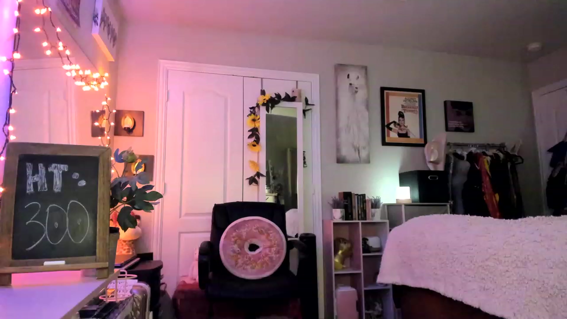 Gallery image thumbnail from AudryLikes's myfreecams stream on, 02/04/2023, 01:14 image 19 of 20