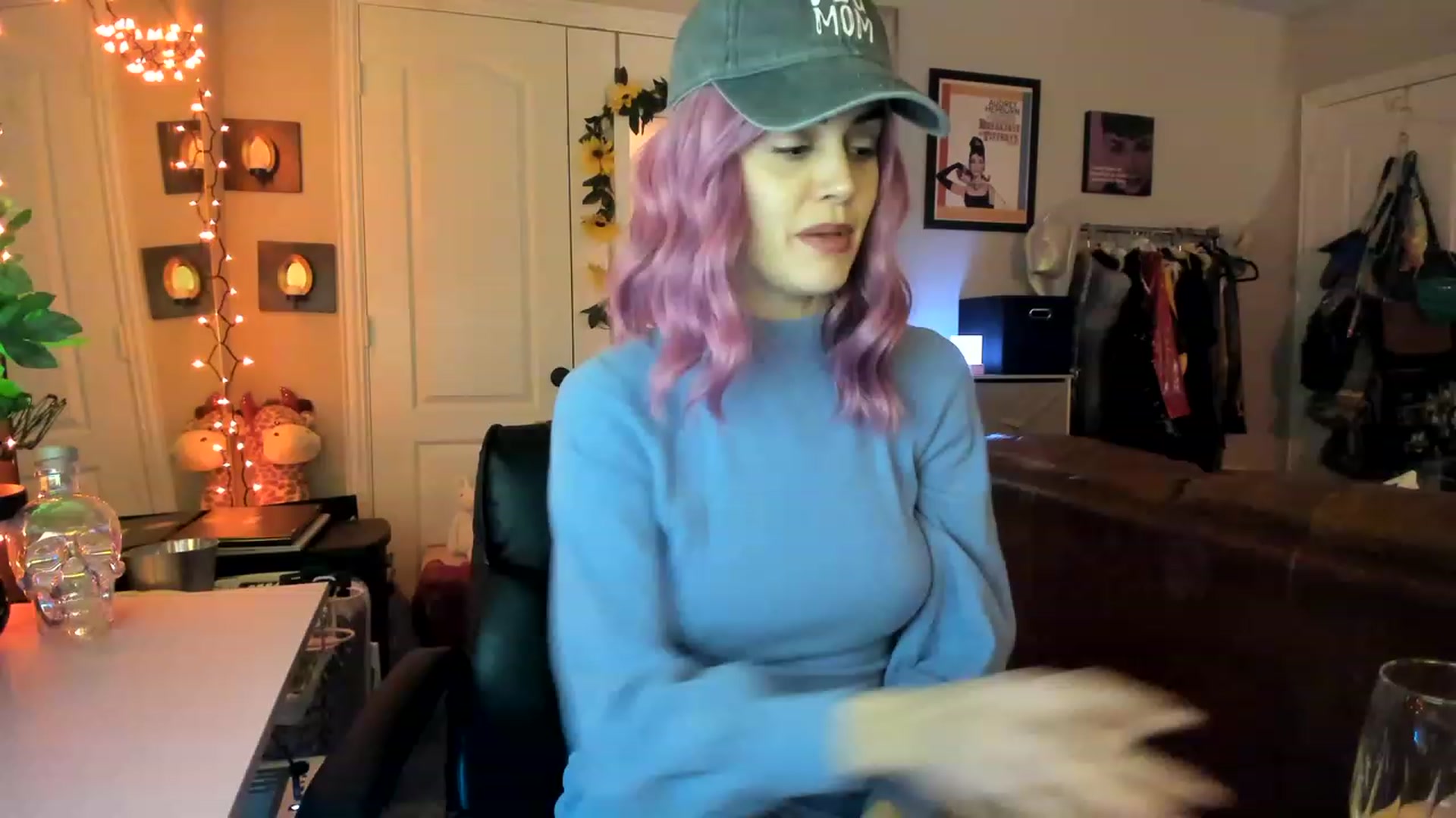 Gallery image thumbnail from AudryLikes's myfreecams stream on, 02/04/2023, 07:45 image 19 of 20