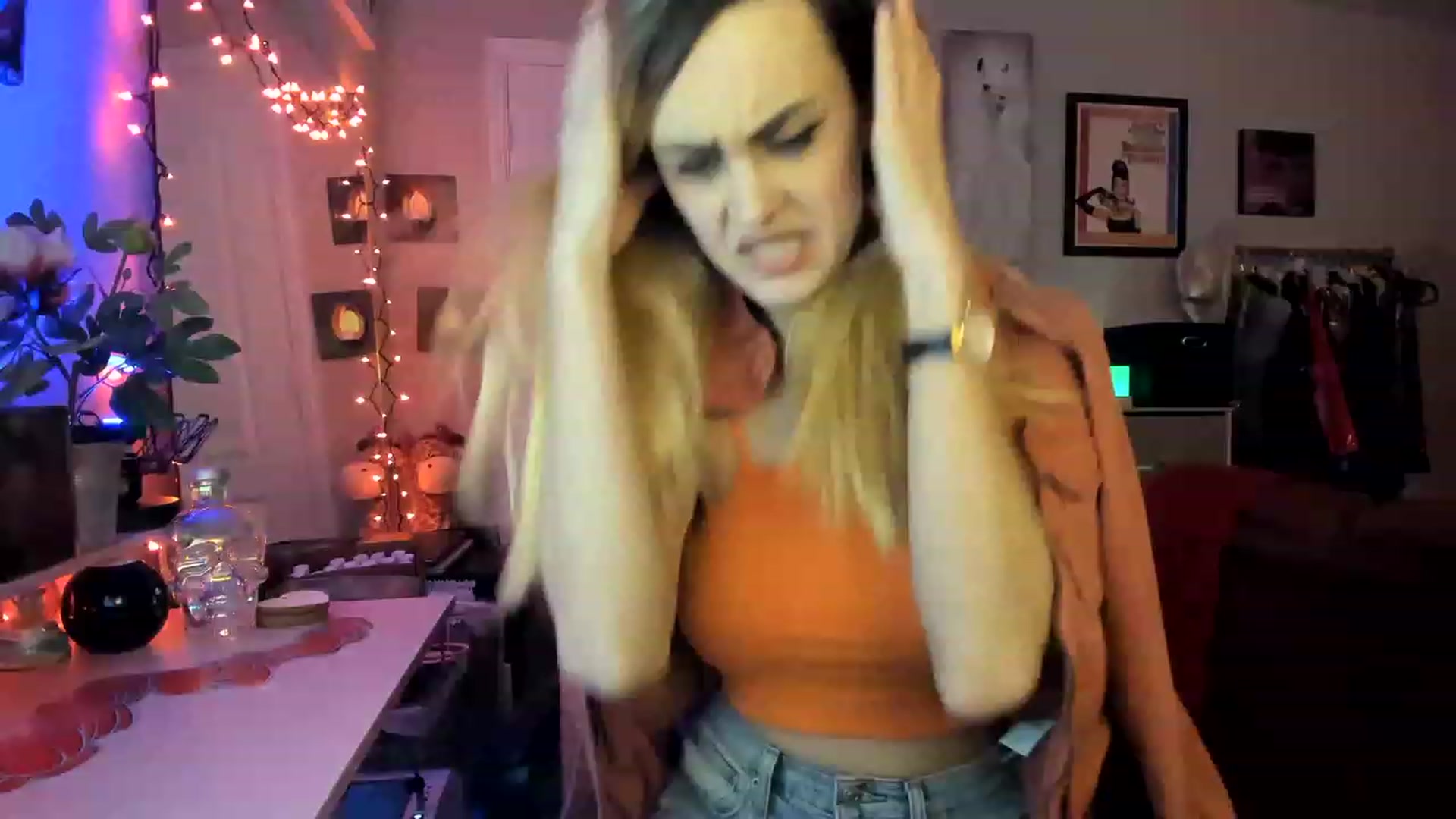 Gallery image thumbnail from AudryLikes's myfreecams stream on, 02/05/2023, 04:09 image 11 of 20