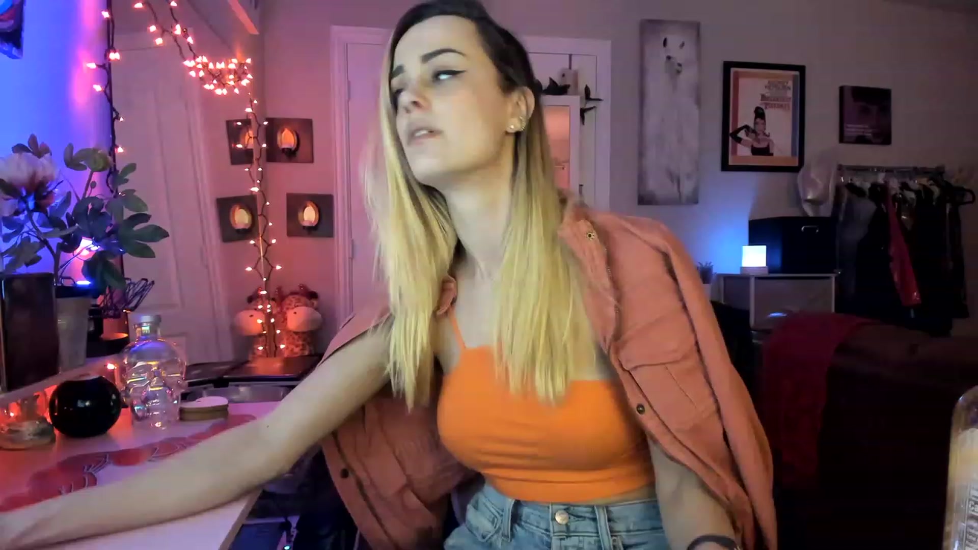 Gallery image thumbnail from AudryLikes's myfreecams stream on, 02/05/2023, 04:09 image 12 of 20