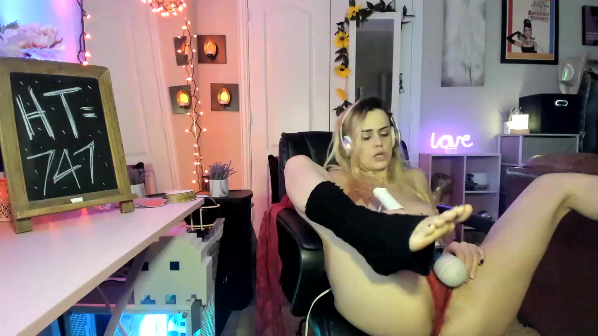 Gallery image thumbnail from AudryLikes's myfreecams stream on, 02/07/2023, 24:18 image 14 of 20