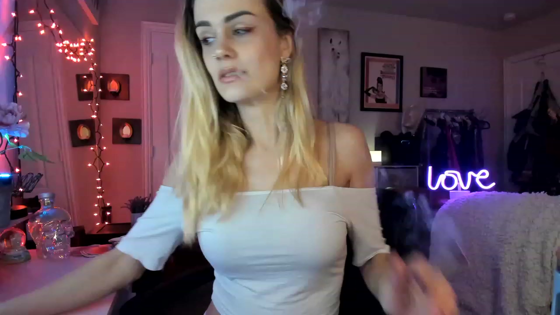 Gallery image thumbnail from AudryLikes's myfreecams stream on, 02/07/2023, 03:49 image 2 of 20