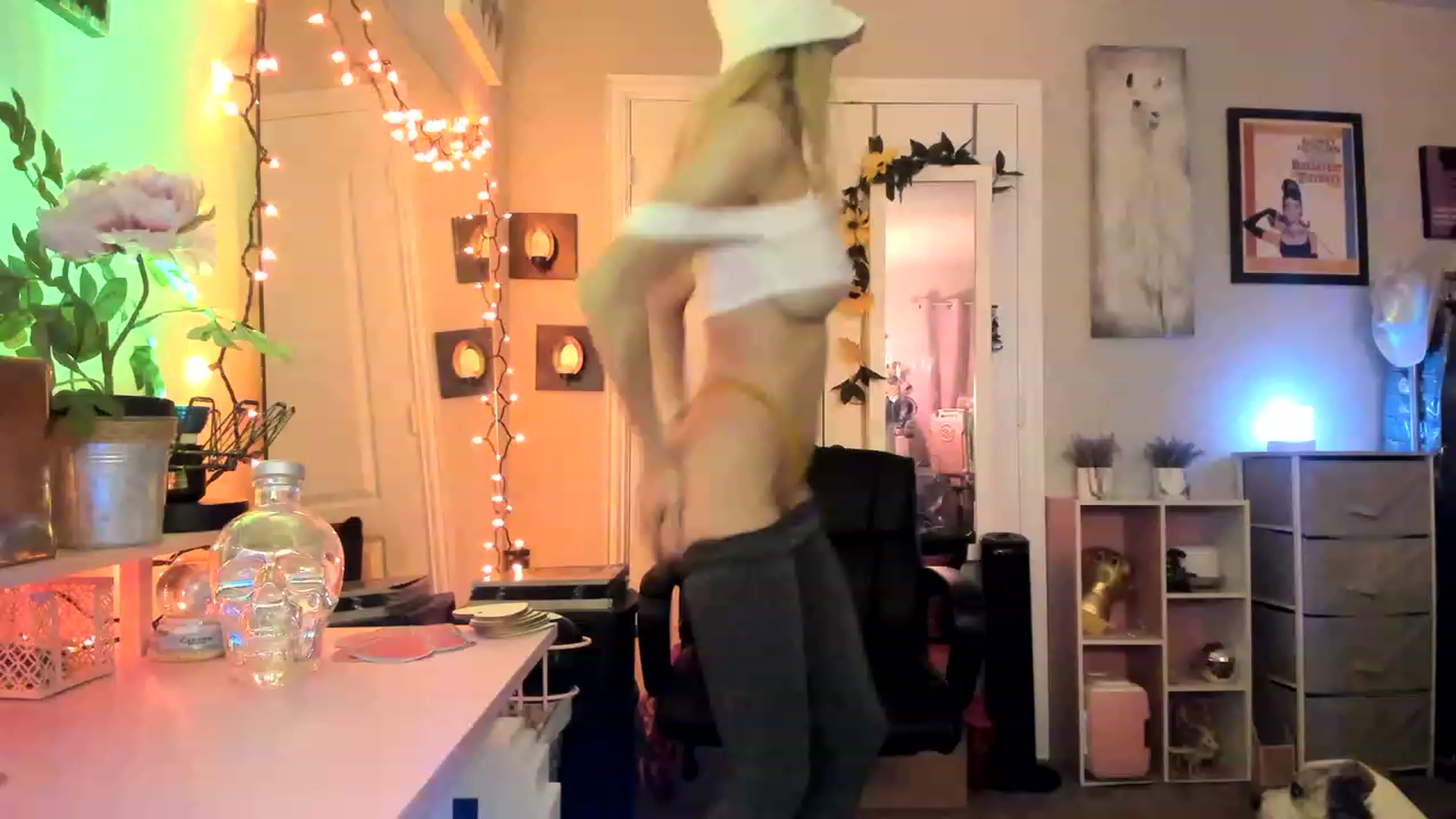 Gallery image thumbnail from AudryLikes's myfreecams stream on, 02/08/2023, 02:19 image 9 of 20