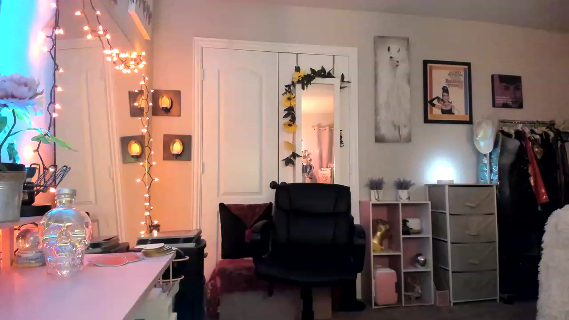 Gallery image thumbnail from AudryLikes's myfreecams stream on, 02/08/2023, 02:19 image 17 of 20