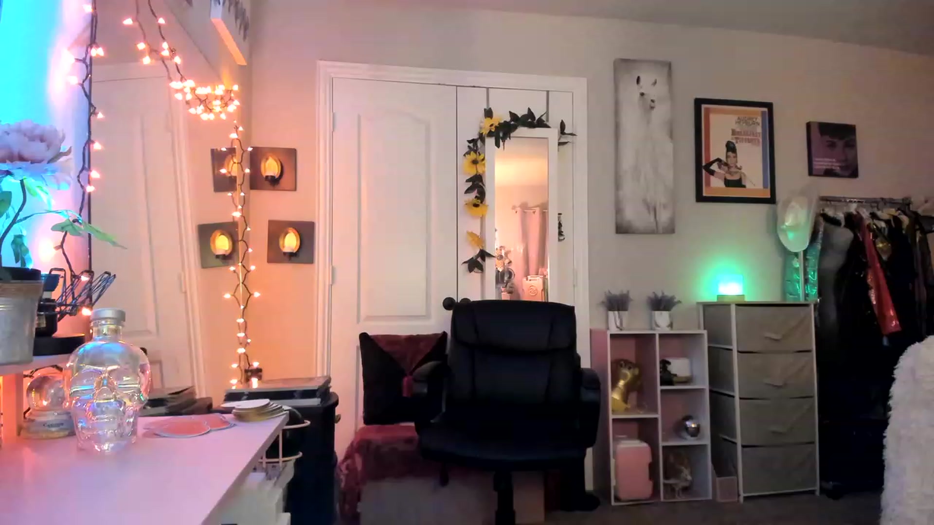 Gallery image thumbnail from AudryLikes's myfreecams stream on, 02/08/2023, 02:19 image 19 of 20