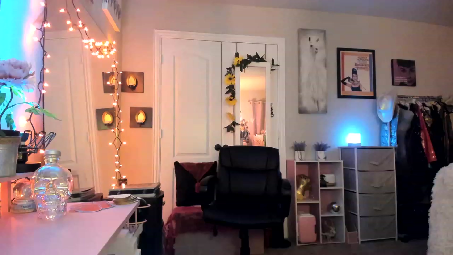 Gallery image thumbnail from AudryLikes's myfreecams stream on, 02/08/2023, 02:19 image 18 of 20