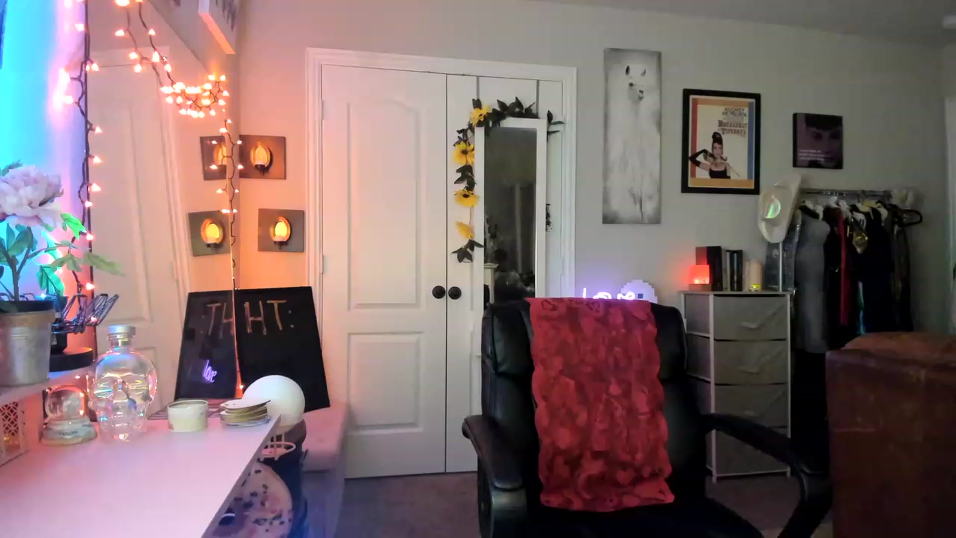 Gallery image thumbnail from AudryLikes's myfreecams stream on, 02/09/2023, 06:05 image 4 of 20