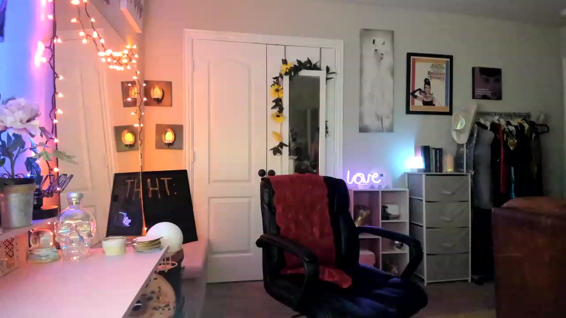 Gallery image thumbnail from AudryLikes's myfreecams stream on, 02/09/2023, 06:05 image 3 of 20
