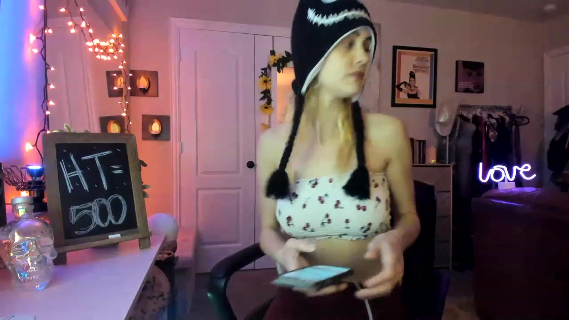 Gallery image thumbnail from AudryLikes's myfreecams stream on, 02/10/2023, 08:41 image 4 of 20