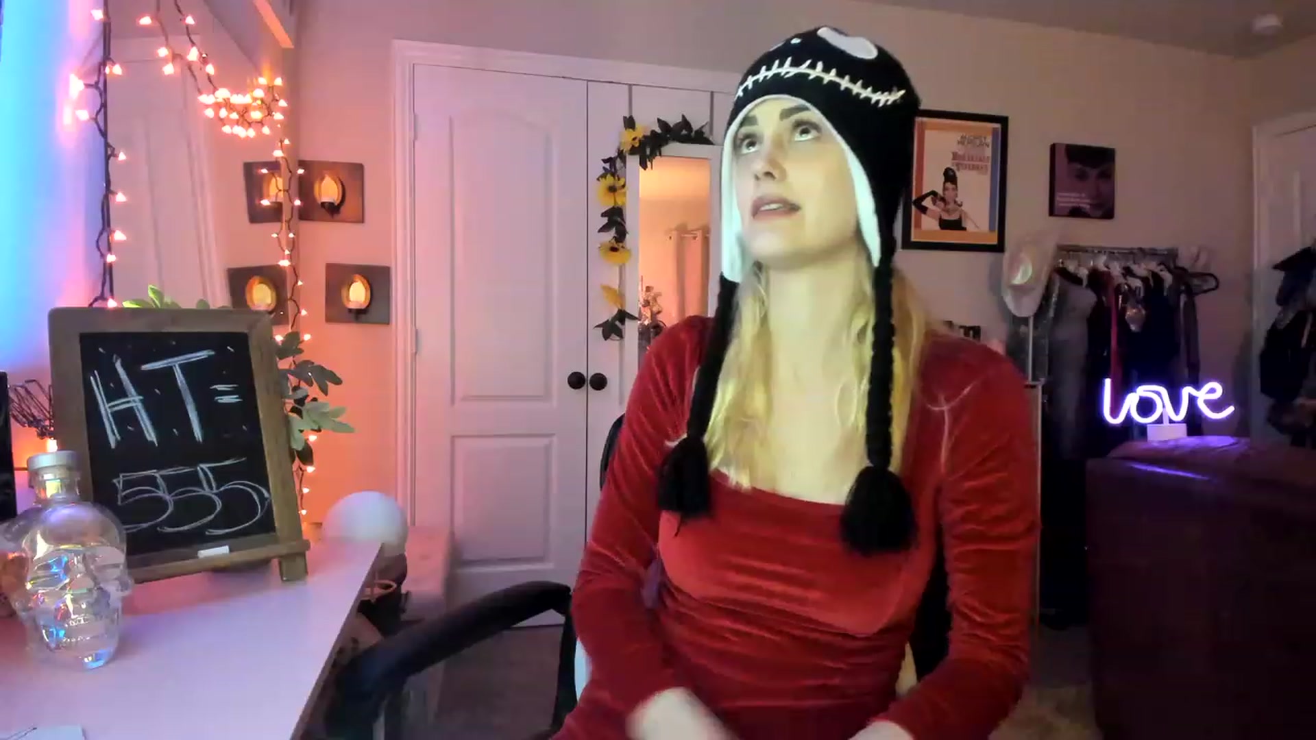 Gallery image thumbnail from AudryLikes's myfreecams stream on, 02/10/2023, 08:41 image 6 of 20