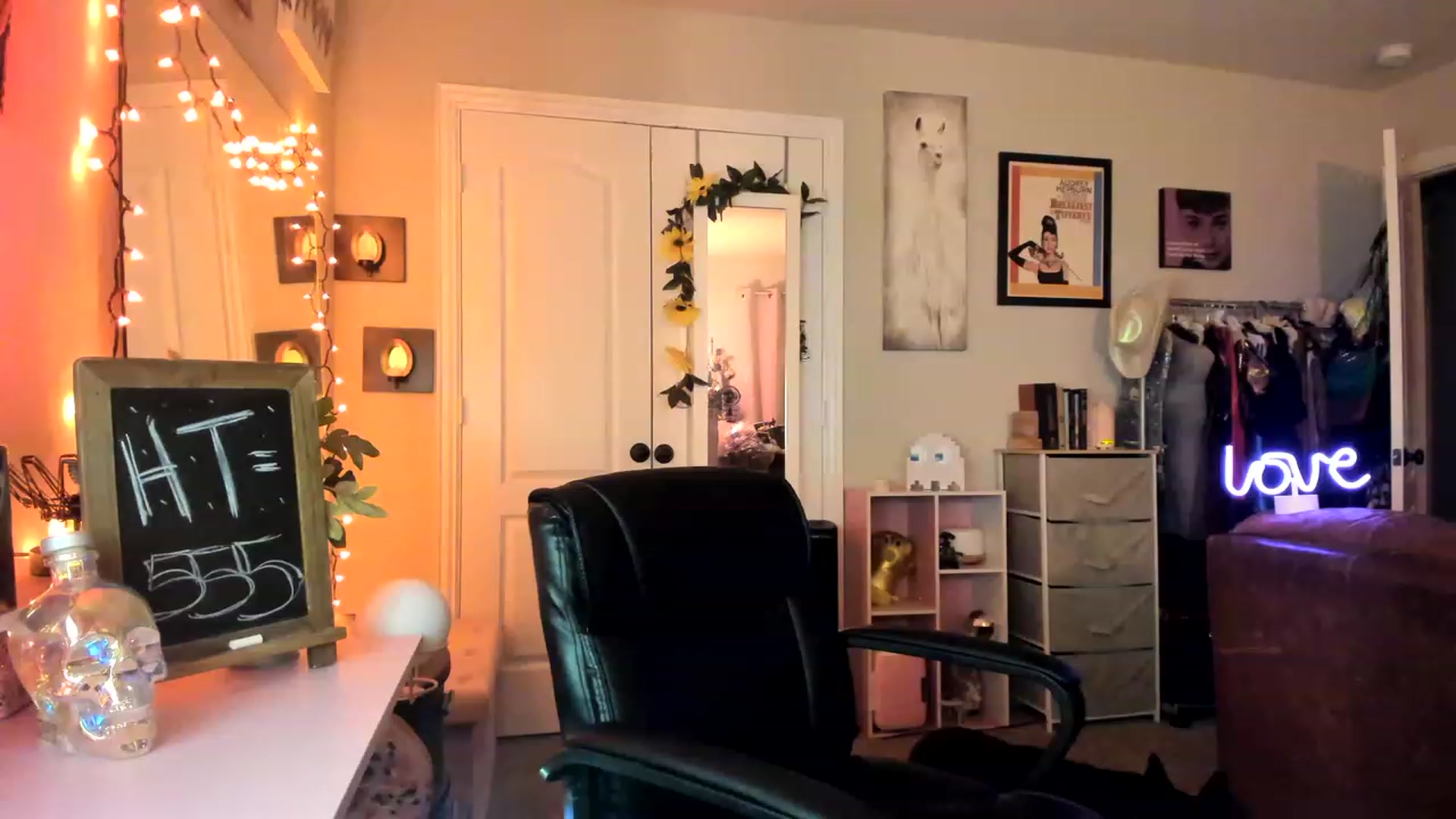 Gallery image thumbnail from AudryLikes's myfreecams stream on, 02/10/2023, 08:41 image 20 of 20