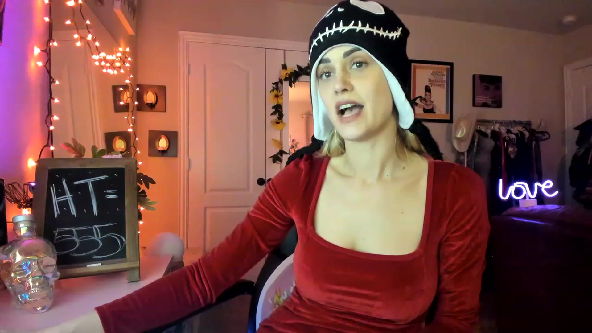 Gallery image thumbnail from AudryLikes's myfreecams stream on, 02/10/2023, 08:41 image 7 of 20