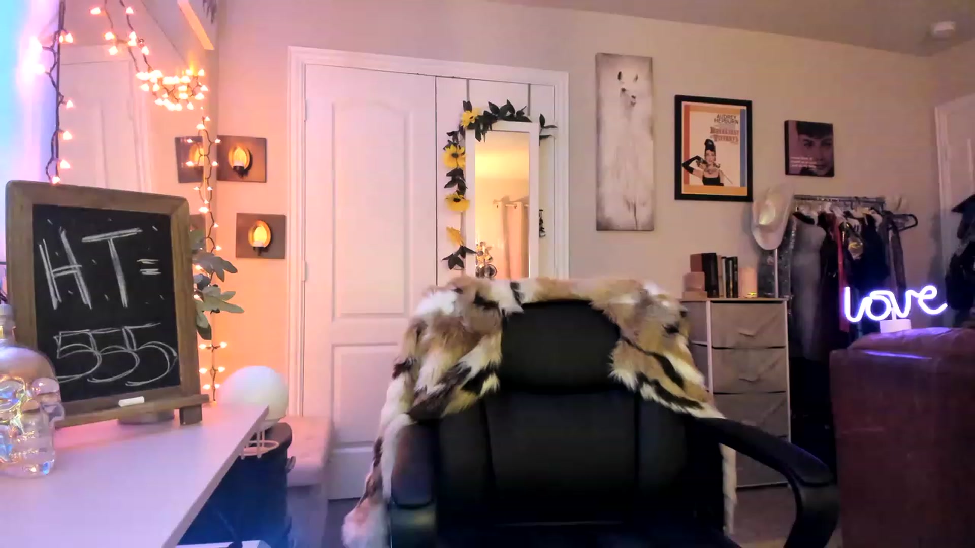 Gallery image thumbnail from AudryLikes's myfreecams stream on, 02/10/2023, 09:55 image 15 of 20