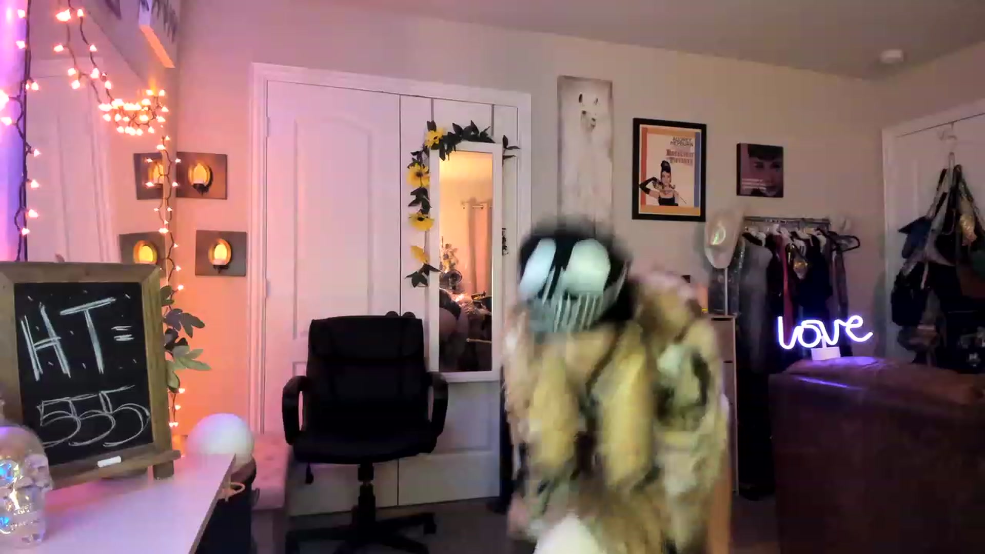 Gallery image thumbnail from AudryLikes's myfreecams stream on, 02/10/2023, 09:55 image 3 of 20