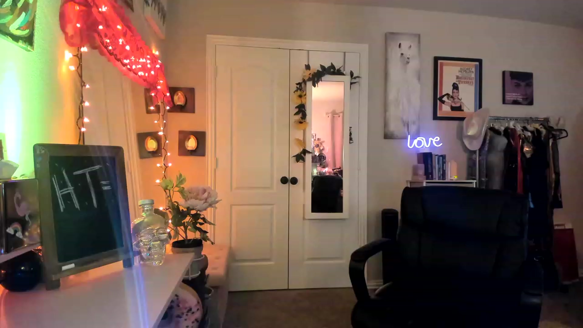 Gallery image thumbnail from AudryLikes's myfreecams stream on, 02/11/2023, 06:55 image 2 of 20
