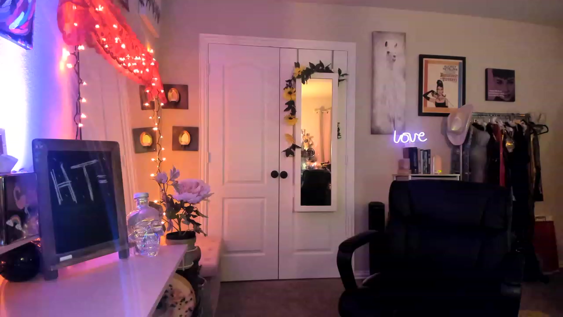 Gallery image thumbnail from AudryLikes's myfreecams stream on, 02/11/2023, 06:55 image 1 of 20