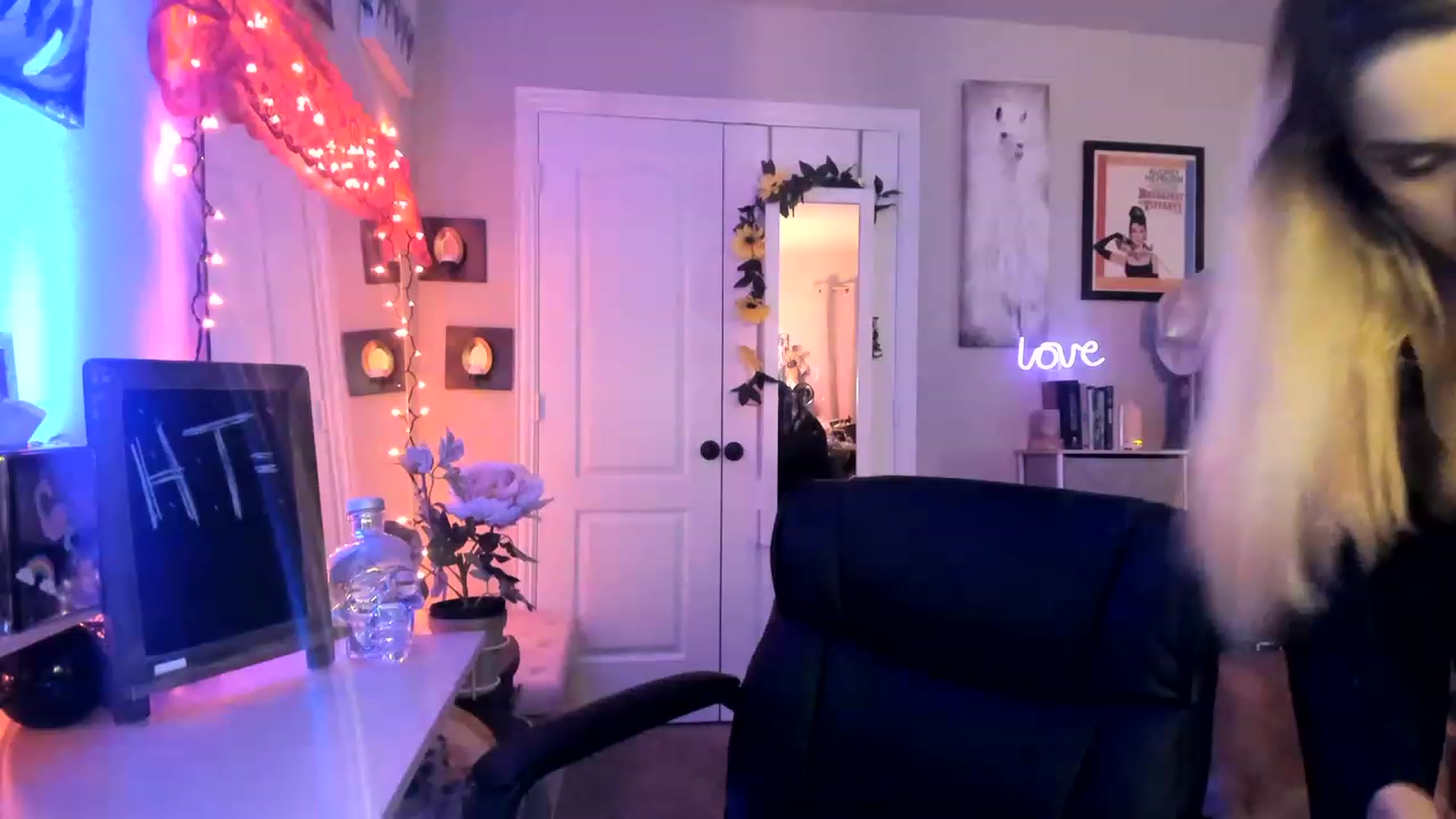 Gallery image thumbnail from AudryLikes's myfreecams stream on, 02/11/2023, 06:55 image 3 of 20