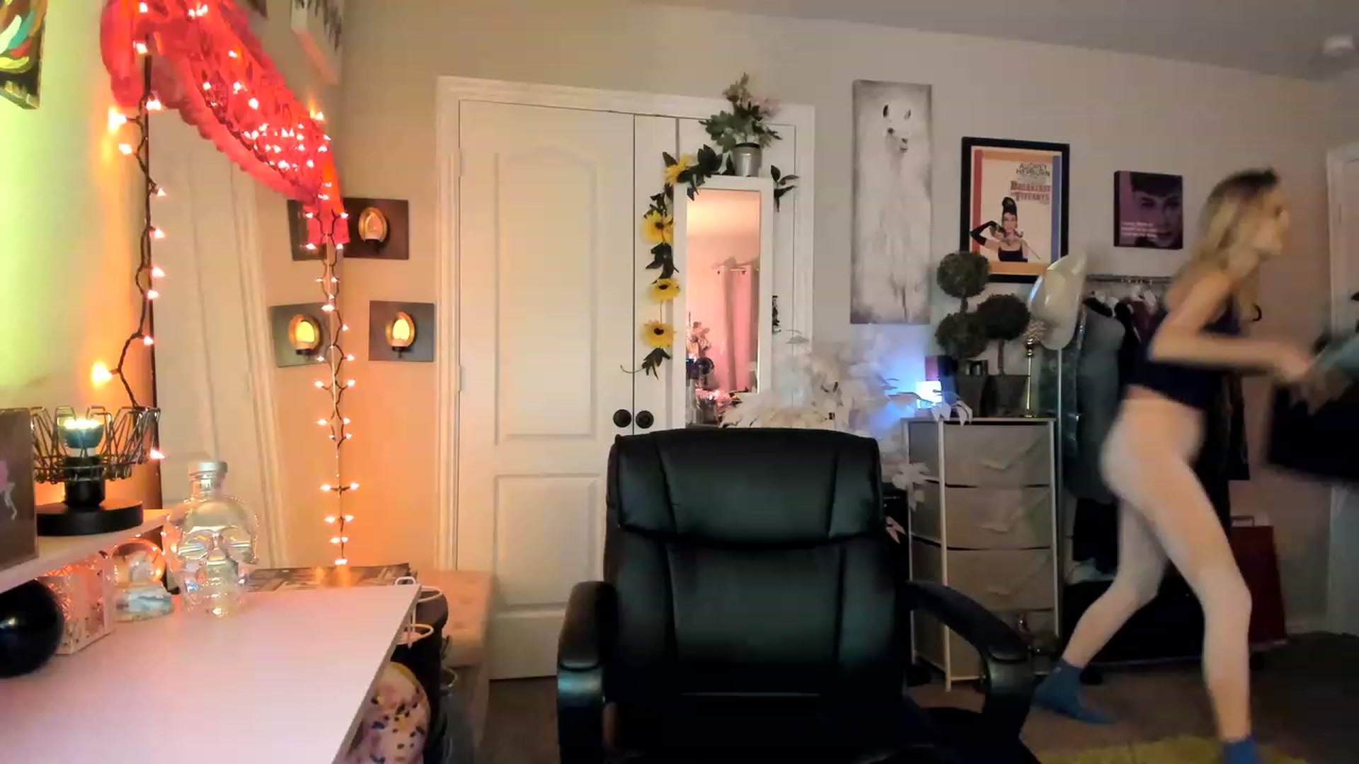 Gallery image thumbnail from AudryLikes's myfreecams stream on, 02/12/2023, 03:19 image 2 of 20