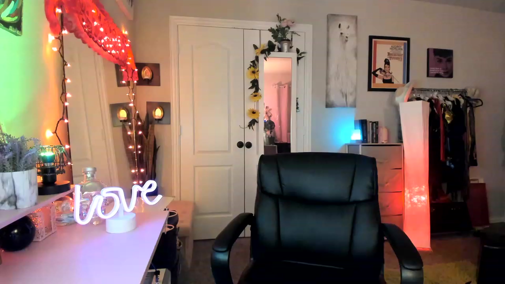 Gallery image thumbnail from AudryLikes's myfreecams stream on, 02/15/2023, 02:24 image 10 of 20