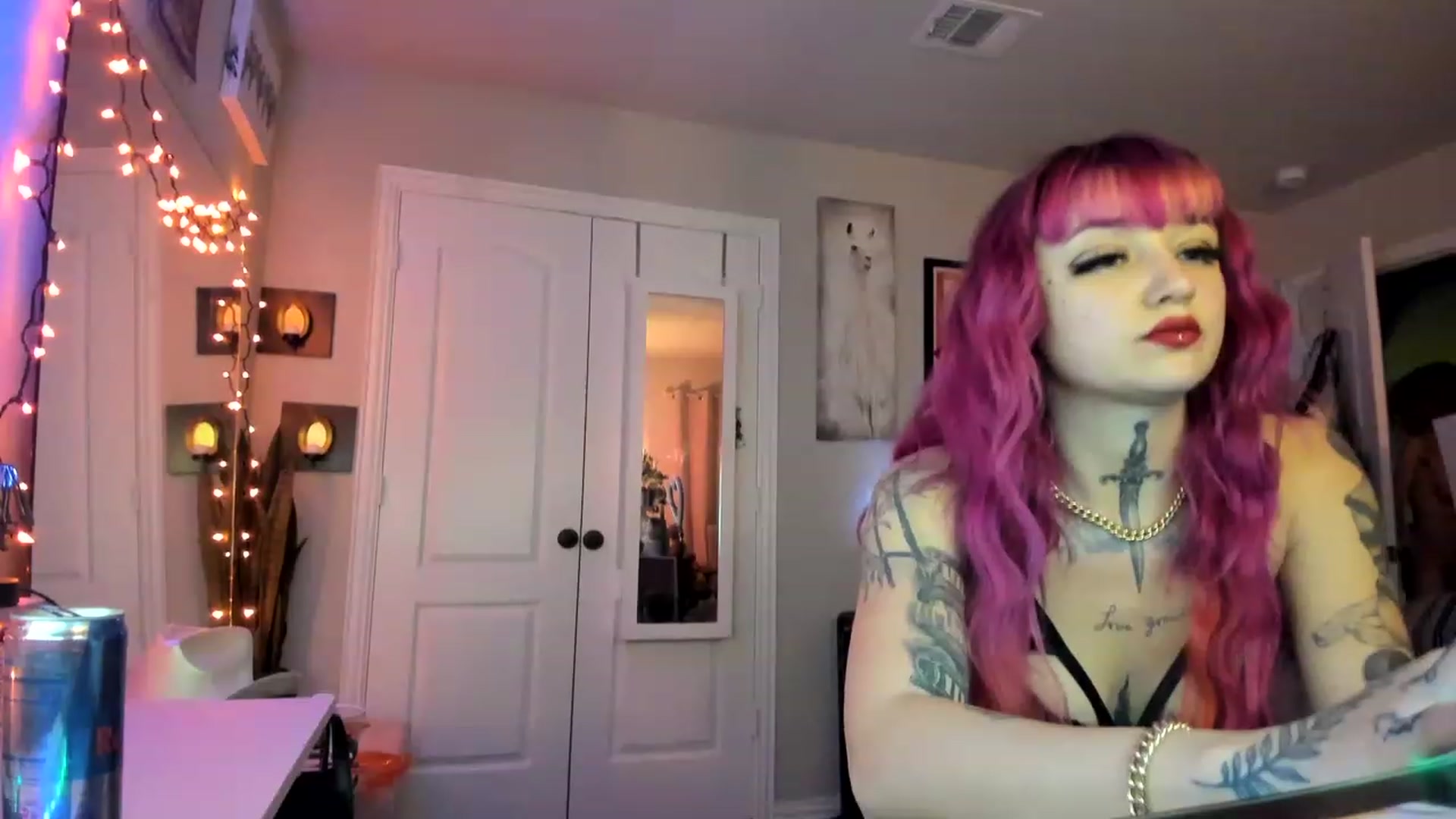 Gallery image thumbnail from AudryLikes's myfreecams stream on, 02/17/2023, 07:50 image 2 of 20