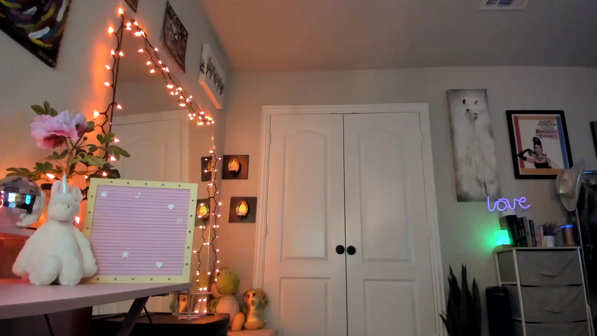 Gallery image thumbnail from AudryLikes's myfreecams stream on, 02/23/2023, 23:07 image 6 of 20