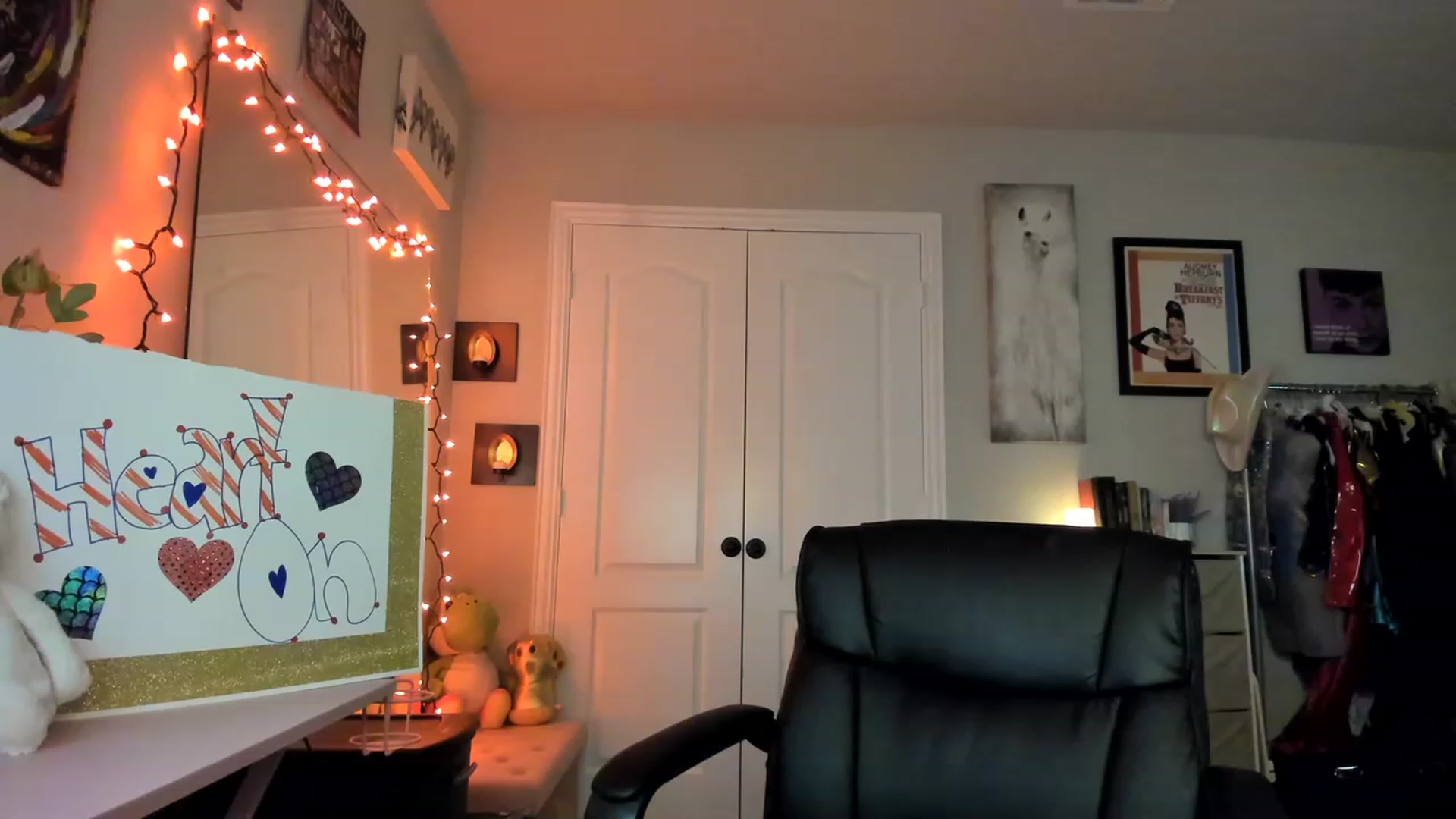 Gallery image thumbnail from AudryLikes's myfreecams stream on, 02/28/2023, 04:40 image 1 of 20