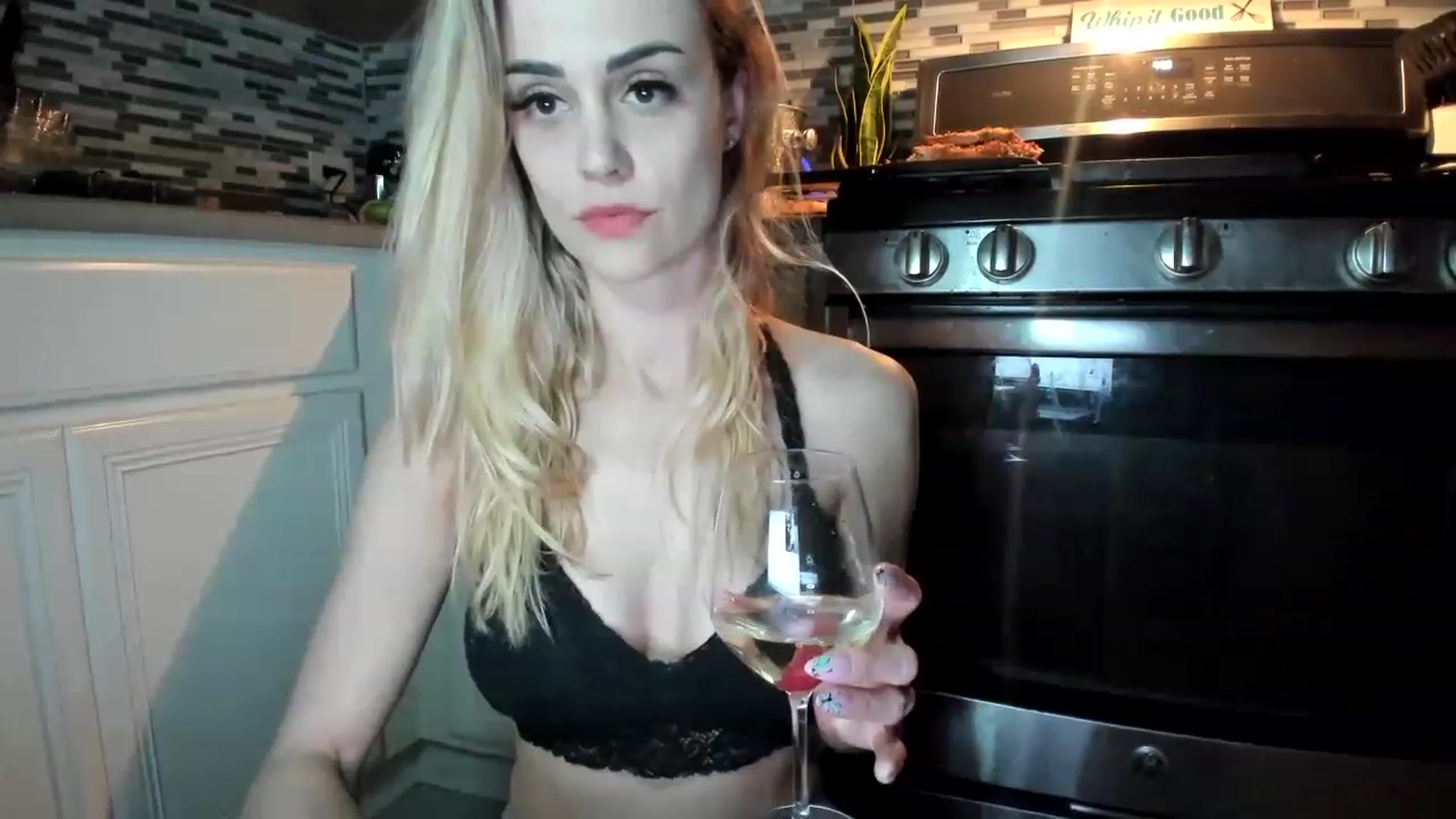 Gallery image thumbnail from AudryLikes's myfreecams stream on, 03/08/2023, 04:02 image 8 of 20