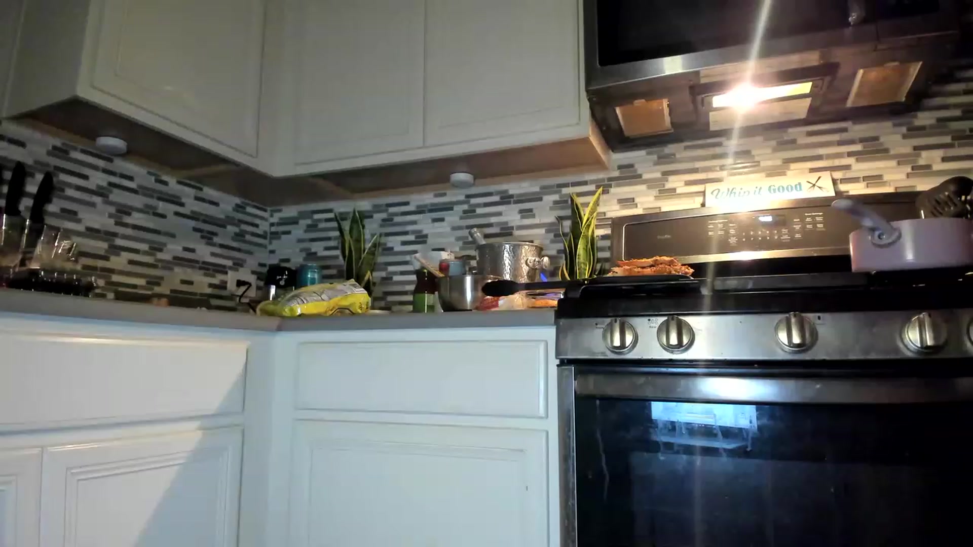Gallery image thumbnail from AudryLikes's myfreecams stream on, 03/08/2023, 04:02 image 7 of 20