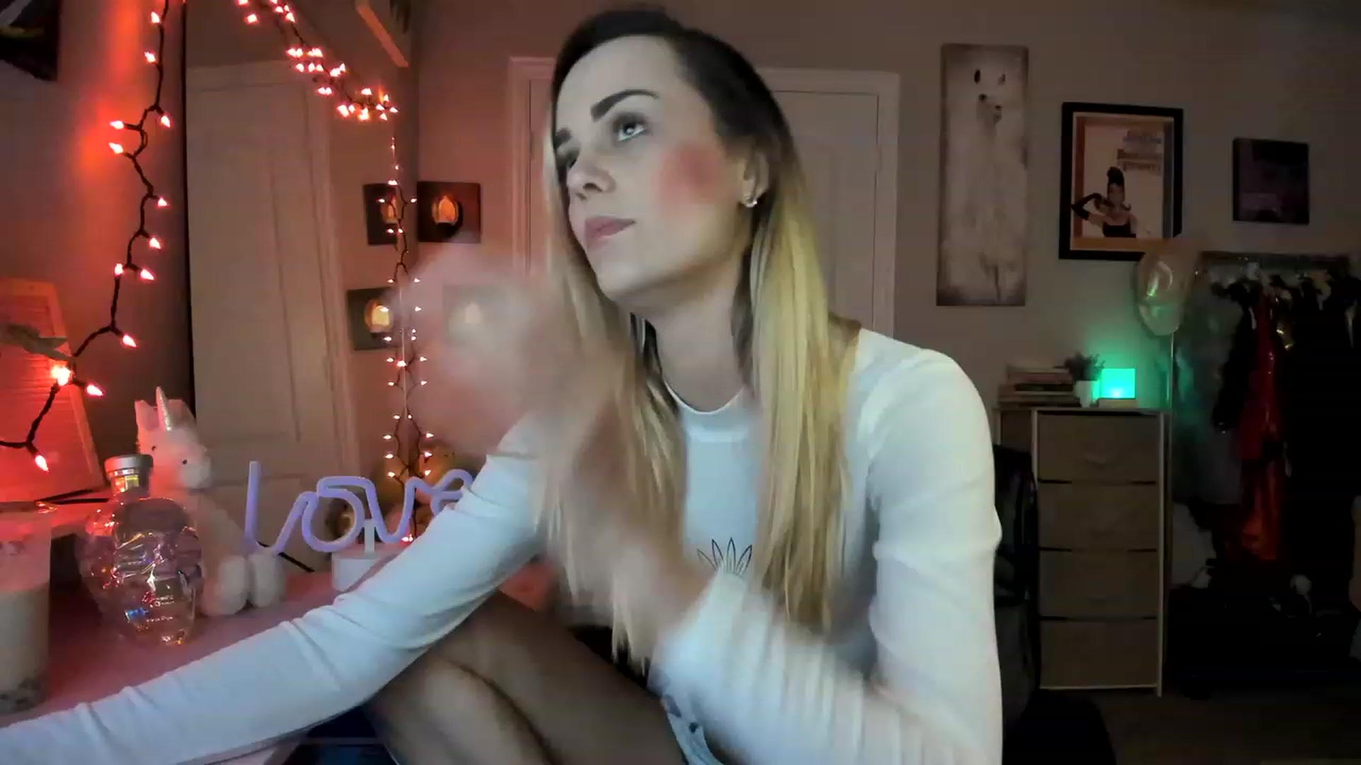 Gallery image thumbnail from AudryLikes's myfreecams stream on, 03/09/2023, 23:43 image 8 of 20