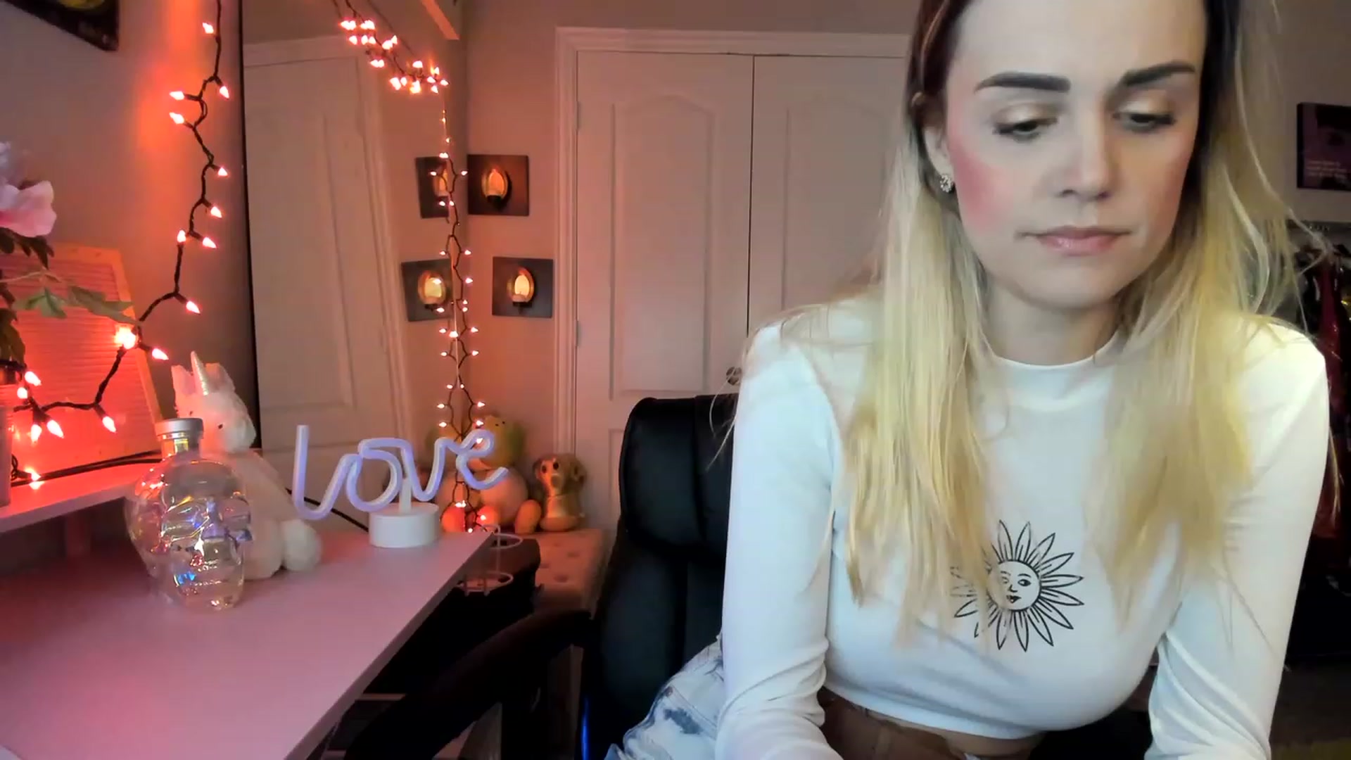 Gallery image thumbnail from AudryLikes's myfreecams stream on, 03/09/2023, 23:43 image 20 of 20