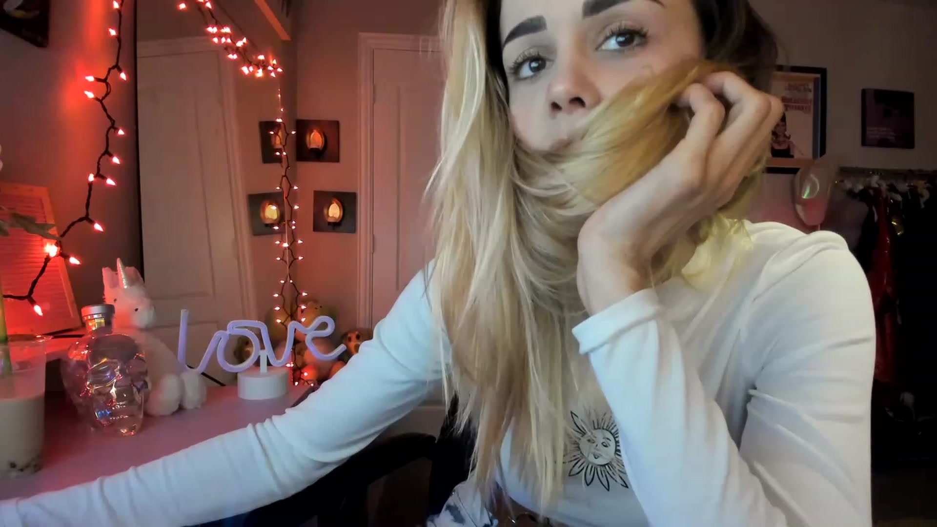 Gallery image thumbnail from AudryLikes's myfreecams stream on, 03/09/2023, 23:43 image 12 of 20