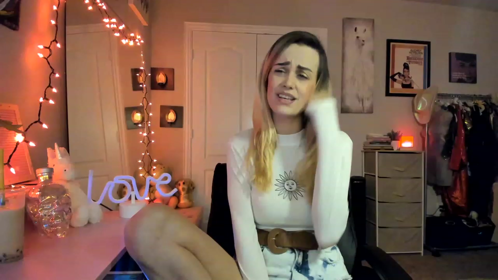 Gallery image thumbnail from AudryLikes's myfreecams stream on, 03/09/2023, 23:43 image 6 of 20