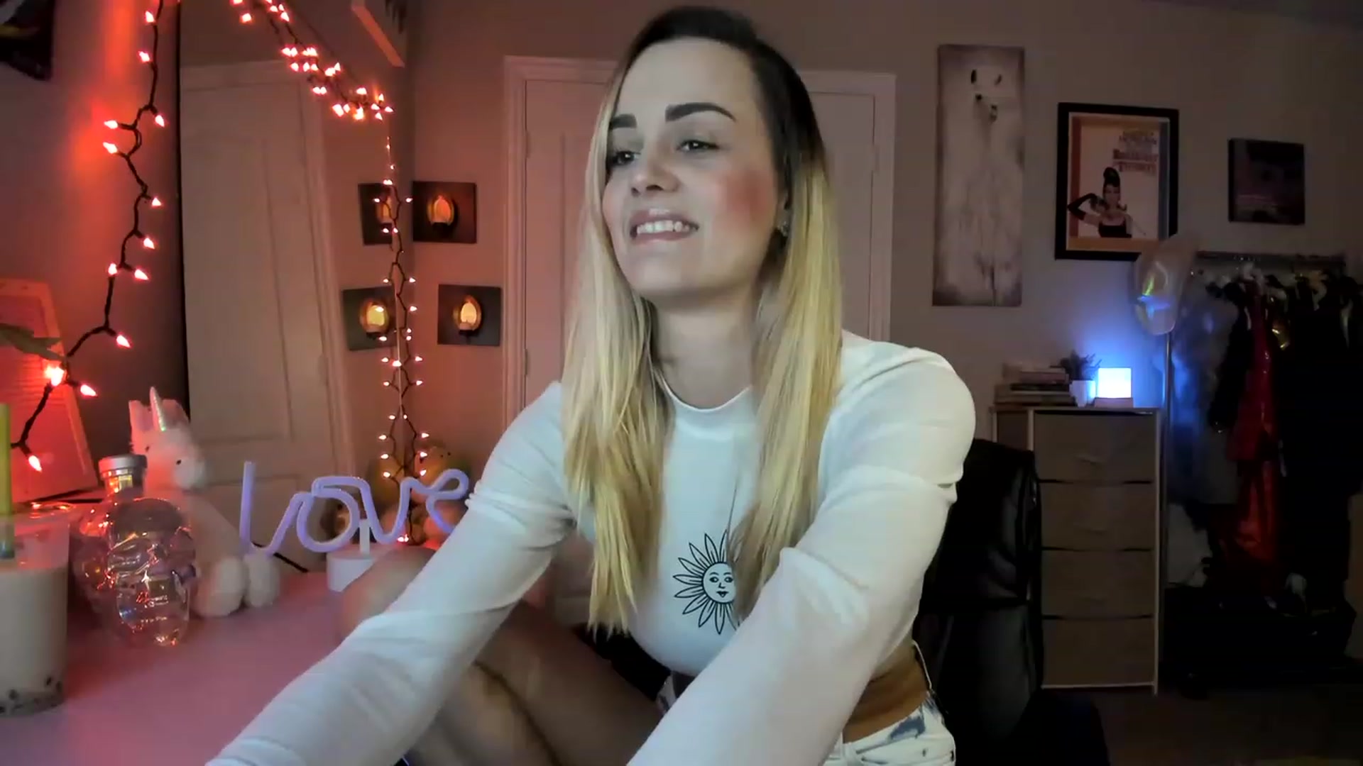 Gallery image thumbnail from AudryLikes's myfreecams stream on, 03/09/2023, 23:43 image 7 of 20