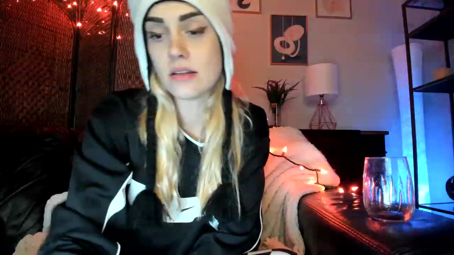 Gallery image thumbnail from AudryLikes's myfreecams stream on, 03/13/2023, 07:55 image 10 of 20