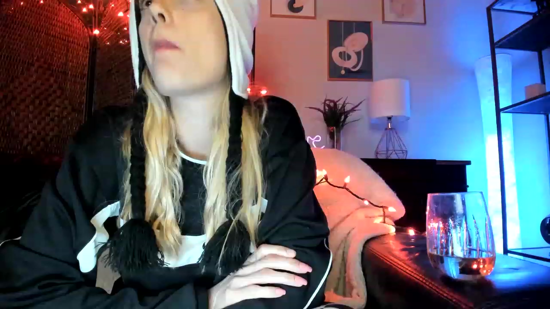 Gallery image thumbnail from AudryLikes's myfreecams stream on, 03/13/2023, 07:55 image 8 of 20