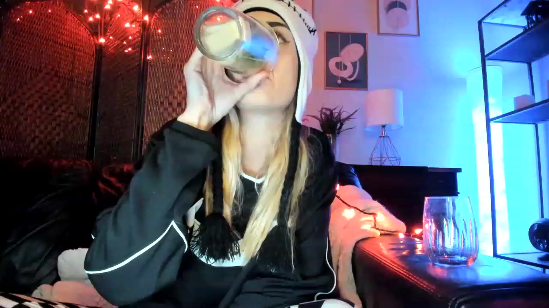 Gallery image thumbnail from AudryLikes's myfreecams stream on, 03/13/2023, 07:55 image 19 of 20