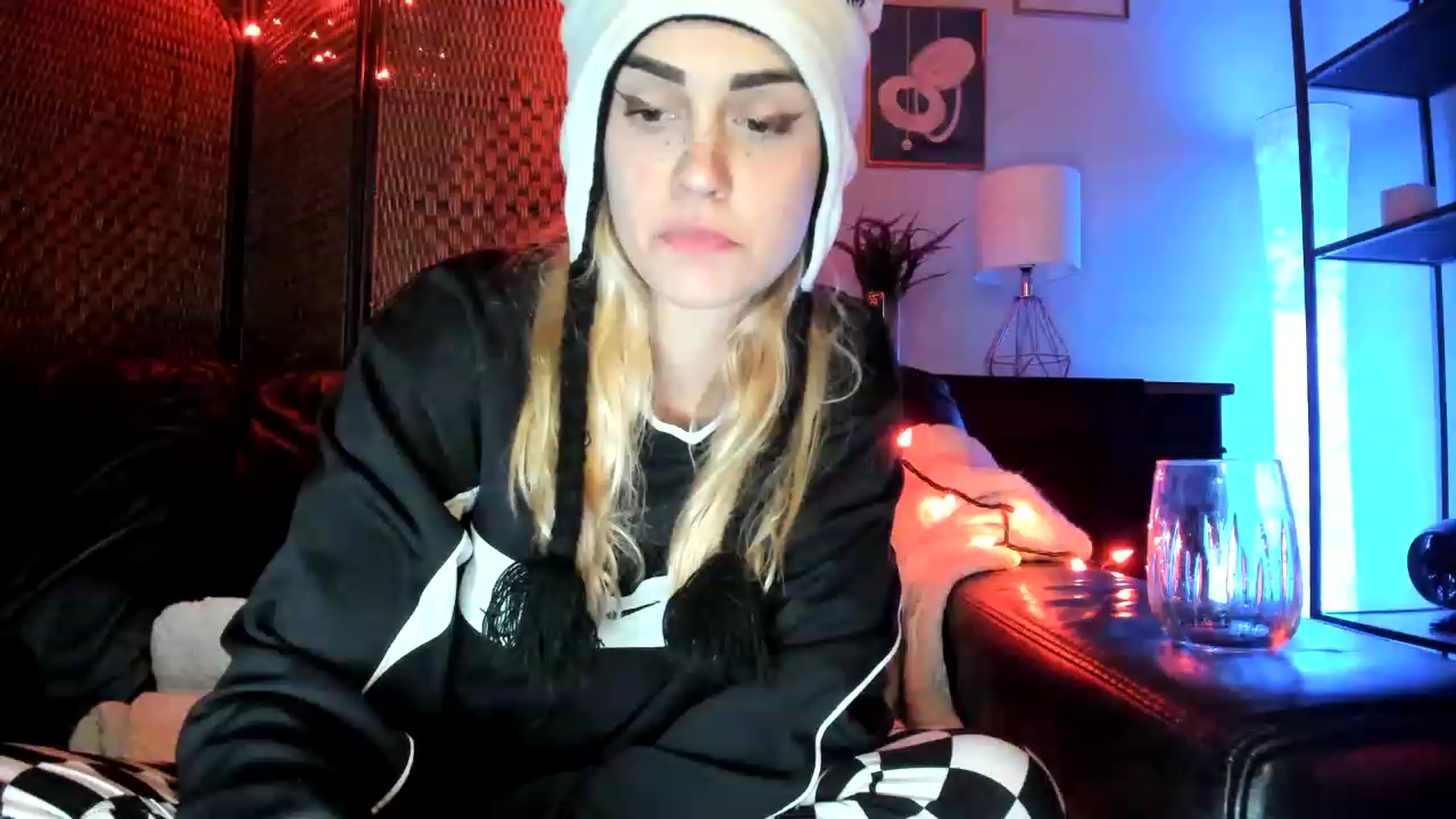 Gallery image thumbnail from AudryLikes's myfreecams stream on, 03/13/2023, 07:55 image 15 of 20