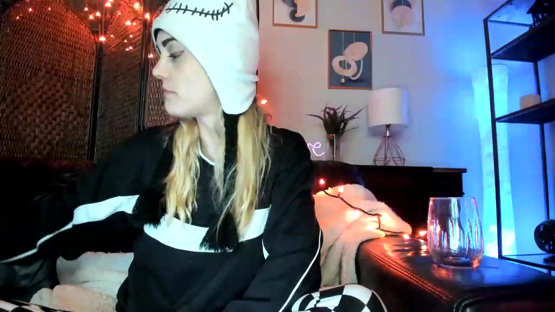 Gallery image thumbnail from AudryLikes's myfreecams stream on, 03/13/2023, 07:55 image 17 of 20