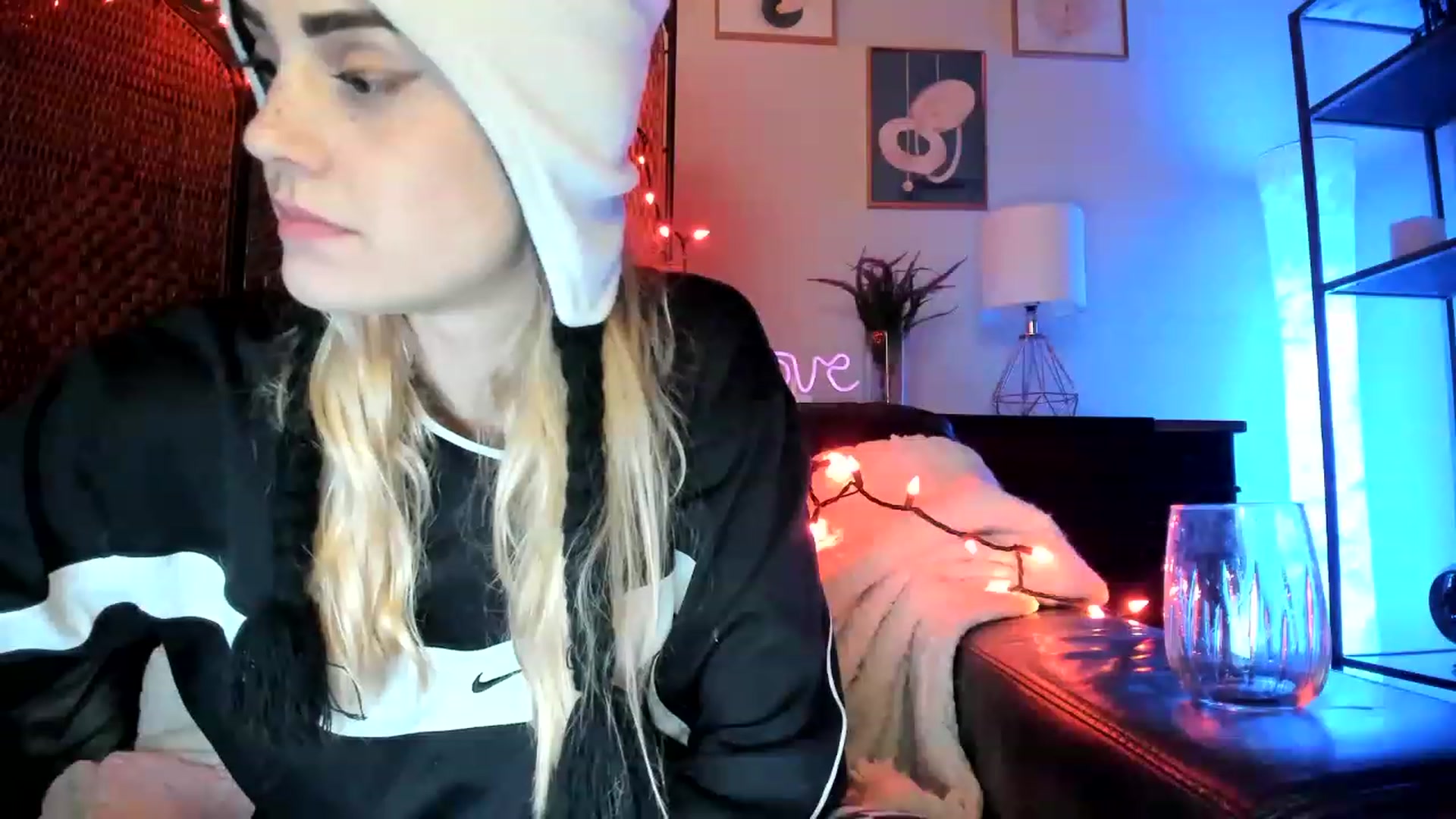 Gallery image thumbnail from AudryLikes's myfreecams stream on, 03/13/2023, 07:55 image 12 of 20