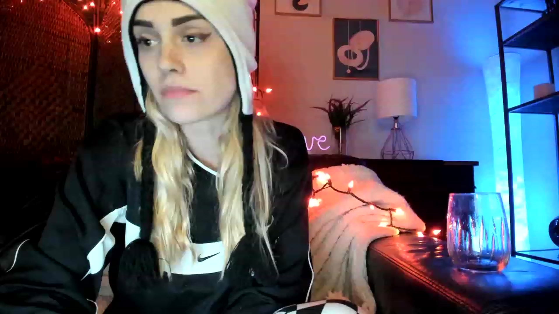 Gallery image thumbnail from AudryLikes's myfreecams stream on, 03/13/2023, 07:55 image 11 of 20