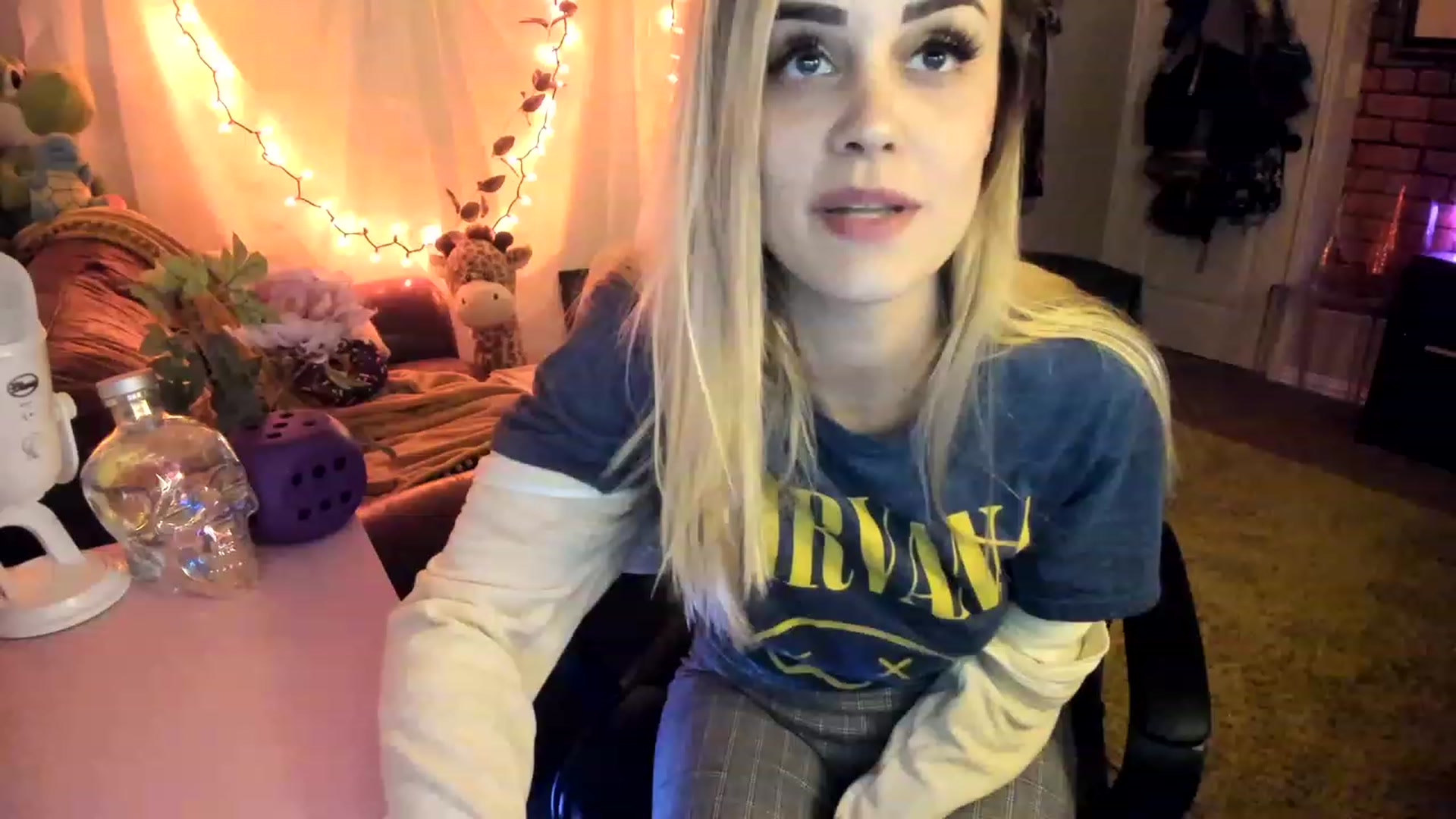 Gallery image thumbnail from AudryLikes's myfreecams stream on, 03/20/2023, 23:14 image 2 of 20