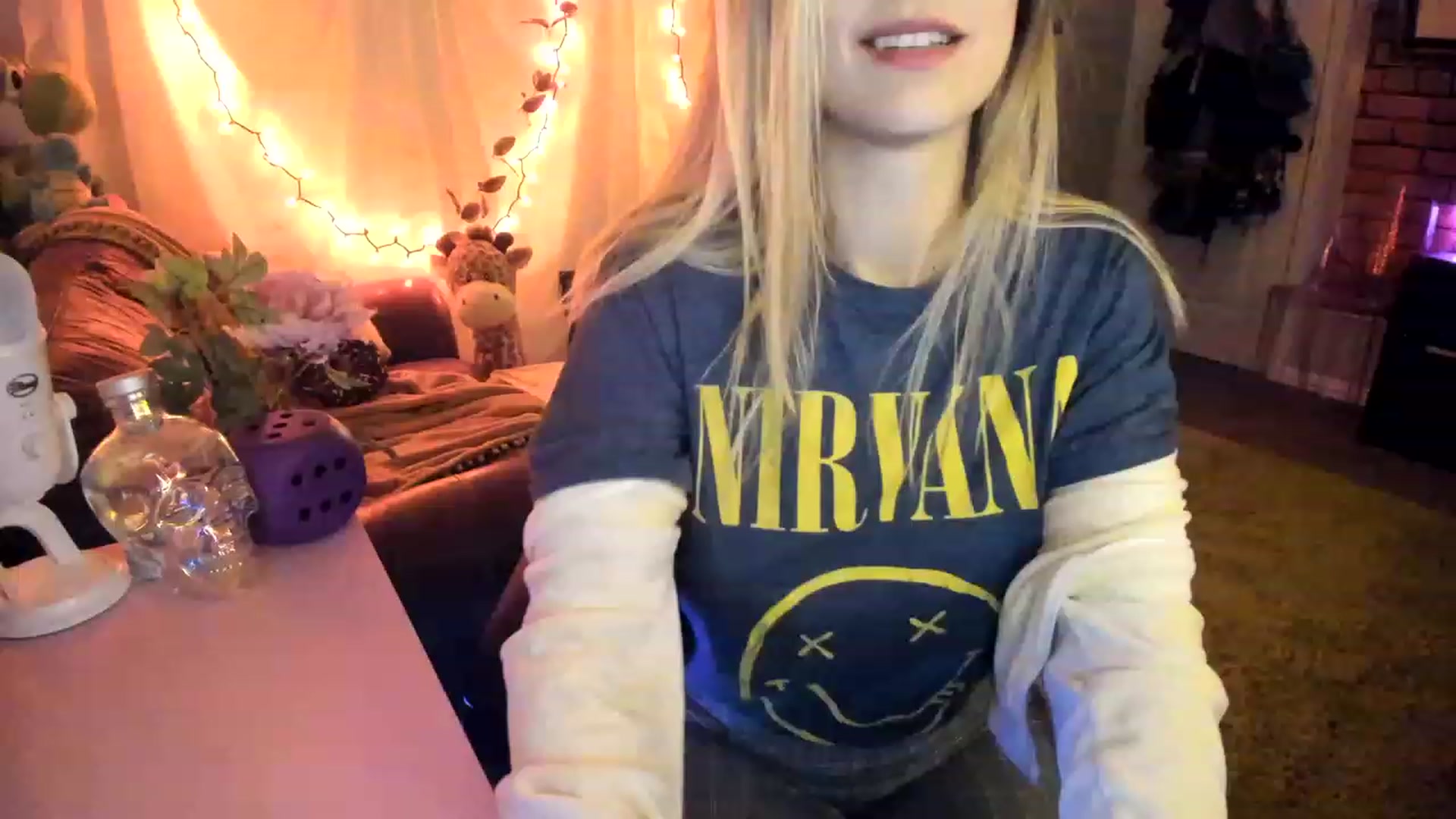 Gallery image thumbnail from AudryLikes's myfreecams stream on, 03/20/2023, 23:14 image 3 of 20