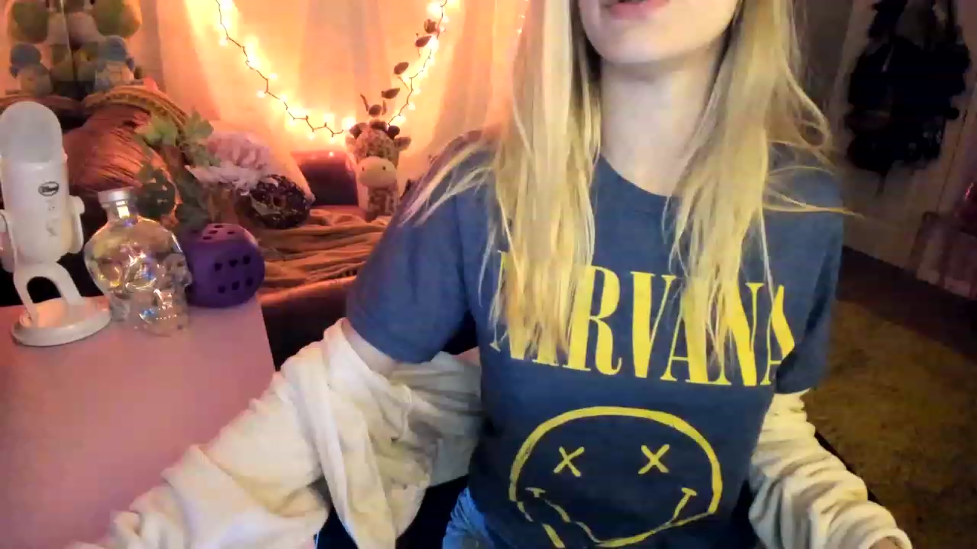 Gallery image thumbnail from AudryLikes's myfreecams stream on, 03/20/2023, 23:14 image 18 of 20