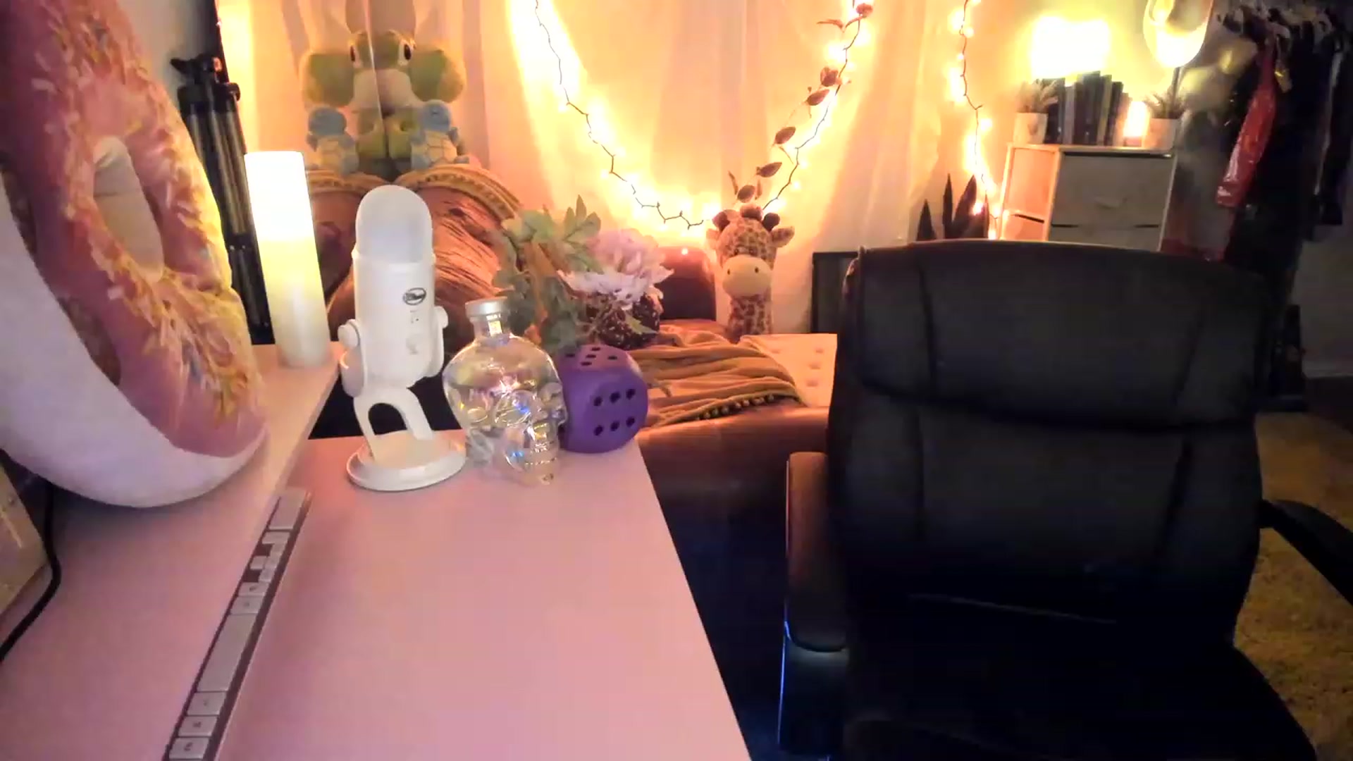 Gallery image thumbnail from AudryLikes's myfreecams stream on, 03/20/2023, 23:14 image 9 of 20