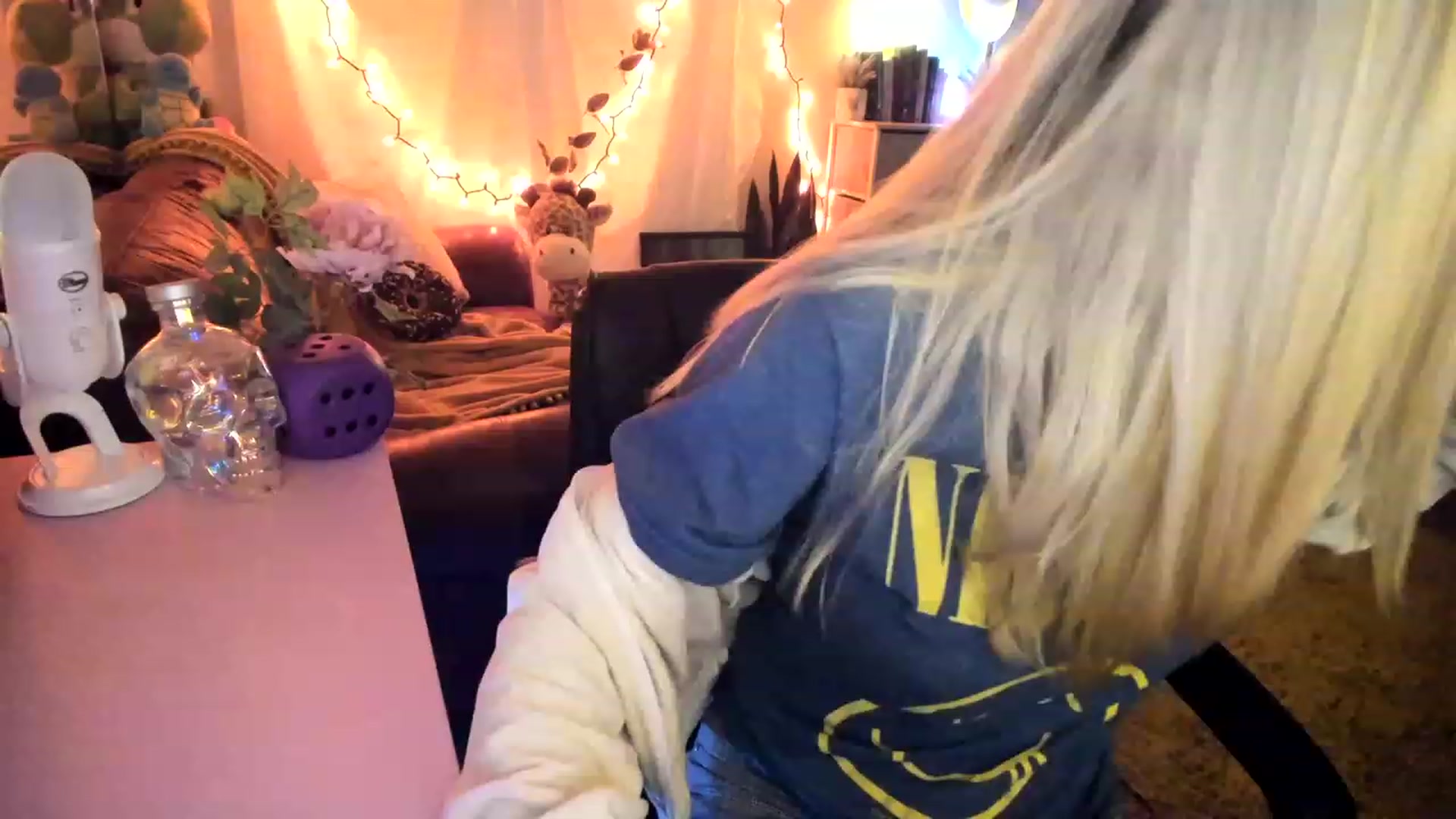 Gallery image thumbnail from AudryLikes's myfreecams stream on, 03/20/2023, 23:14 image 15 of 20