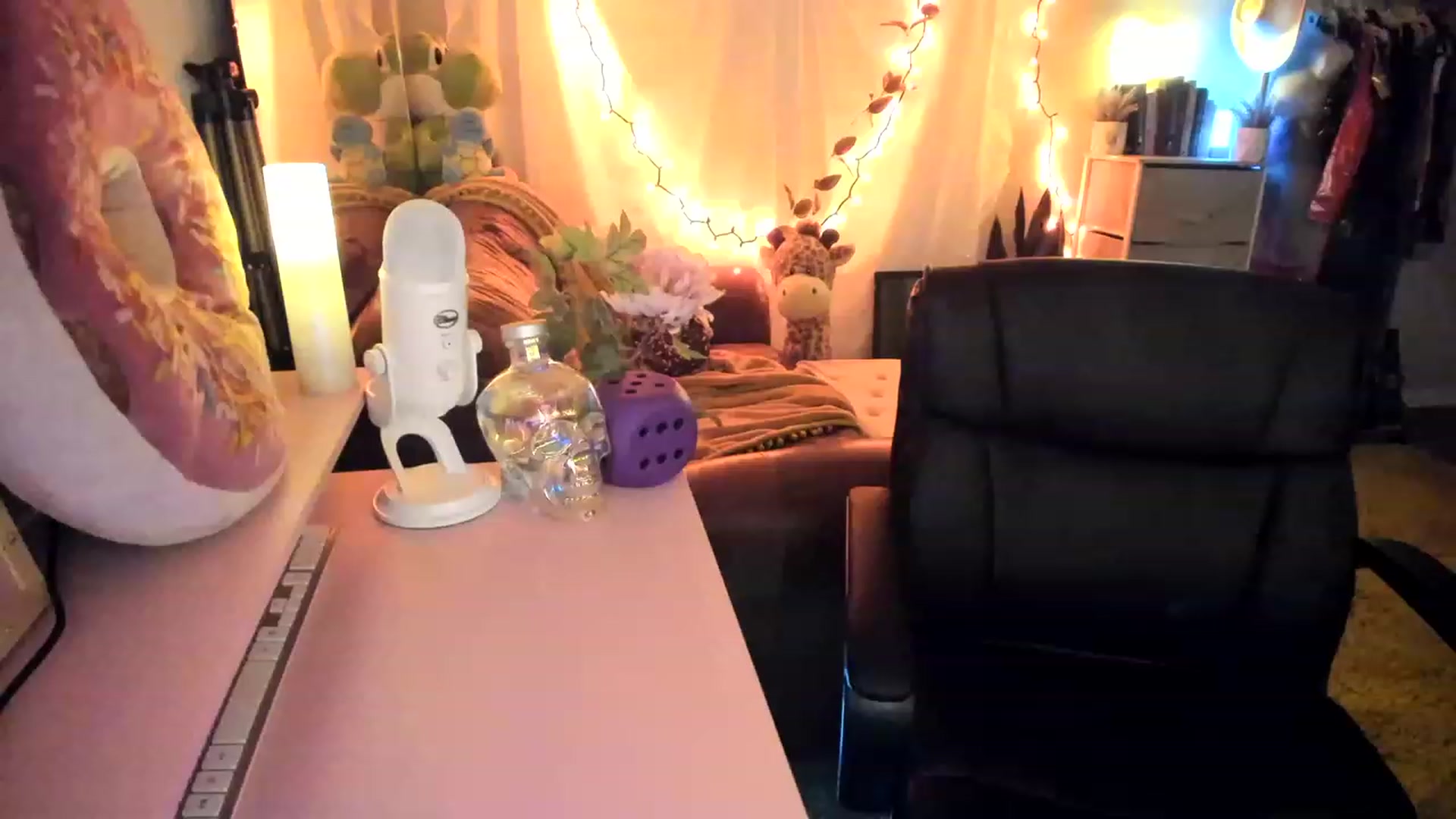 Gallery image thumbnail from AudryLikes's myfreecams stream on, 03/20/2023, 23:14 image 11 of 20