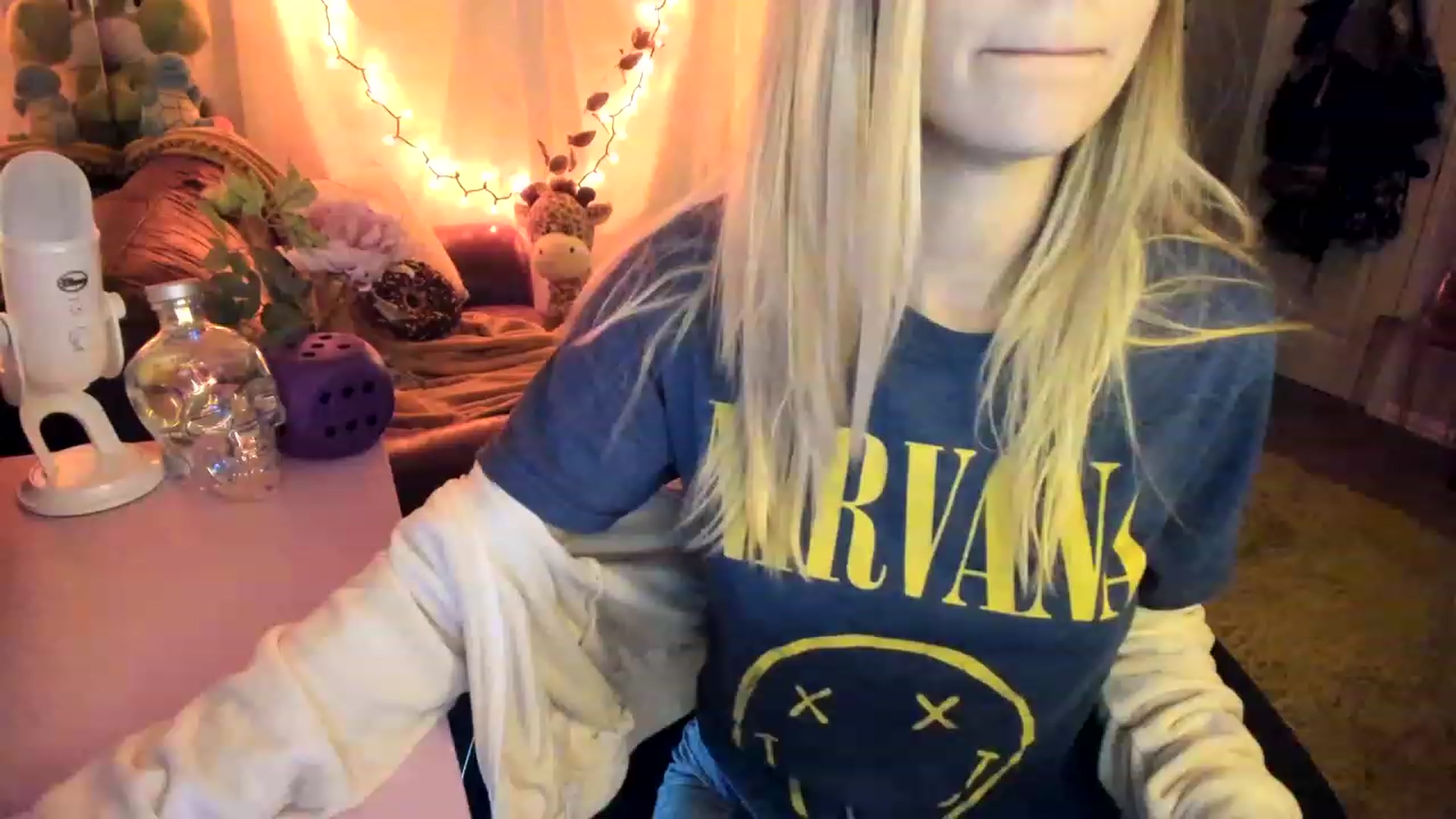 Gallery image thumbnail from AudryLikes's myfreecams stream on, 03/20/2023, 23:14 image 17 of 20