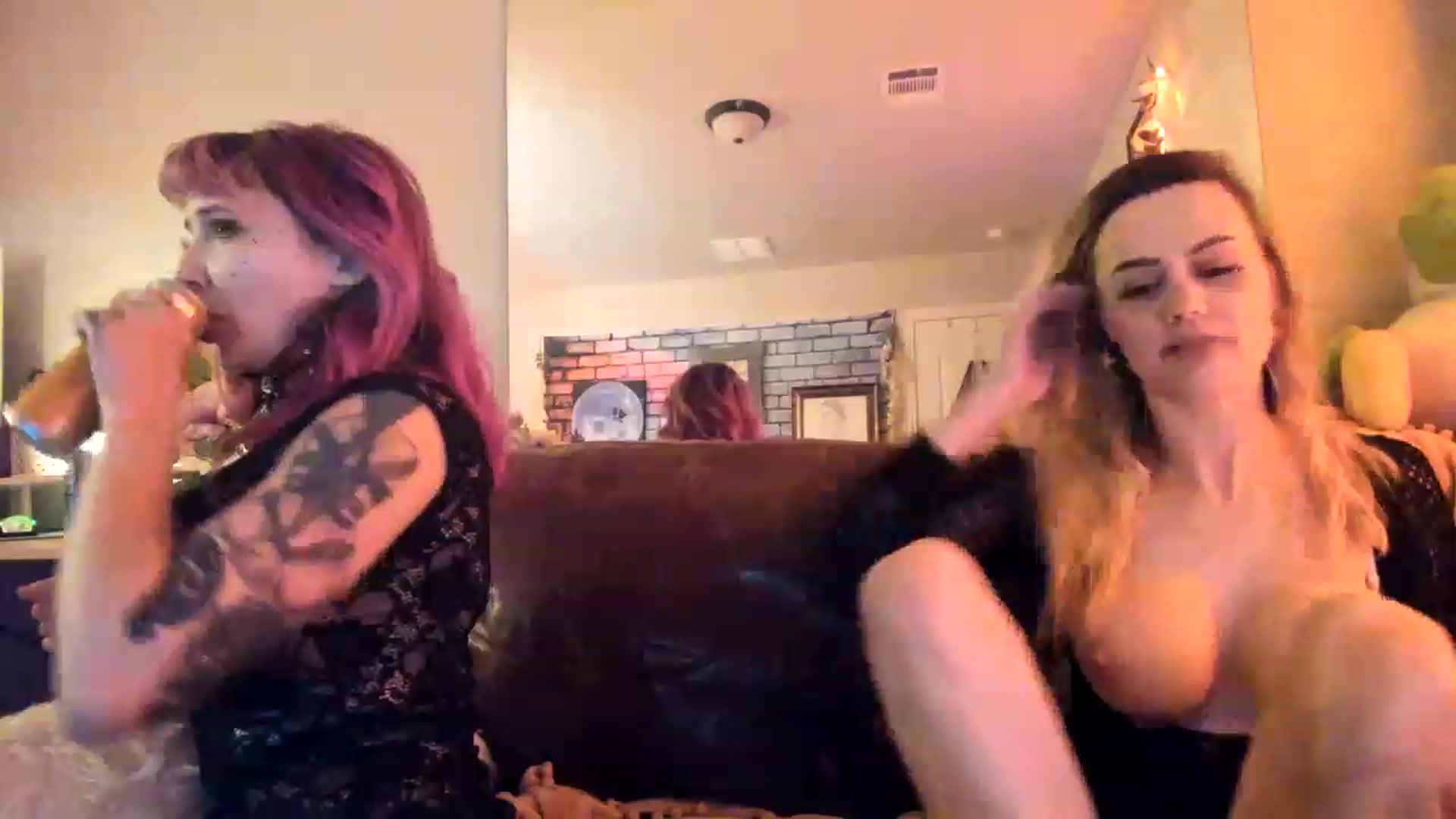 Gallery image thumbnail from AudryLikes's myfreecams stream on, 03/22/2023, 02:19 image 2 of 20