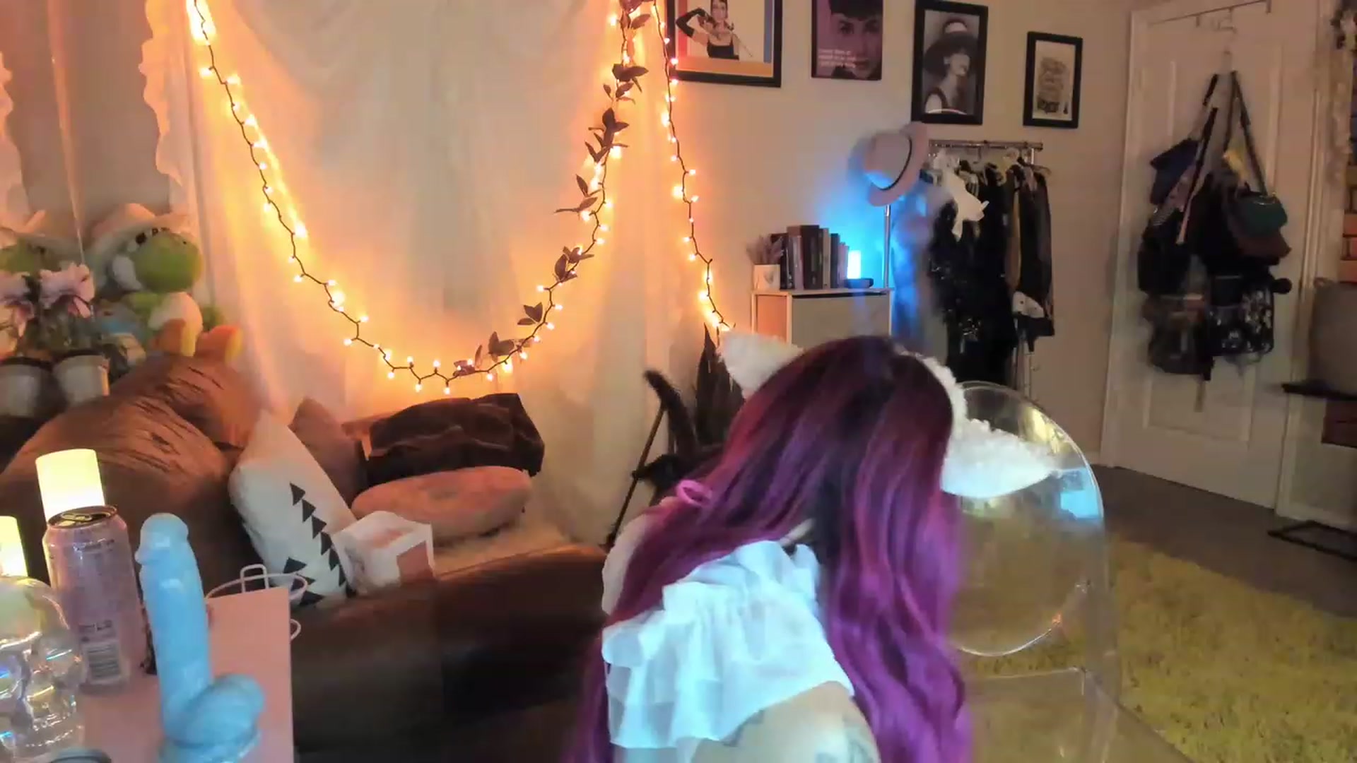Gallery image thumbnail from AudryLikes's myfreecams stream on, 04/01/2023, 24:22 image 18 of 20