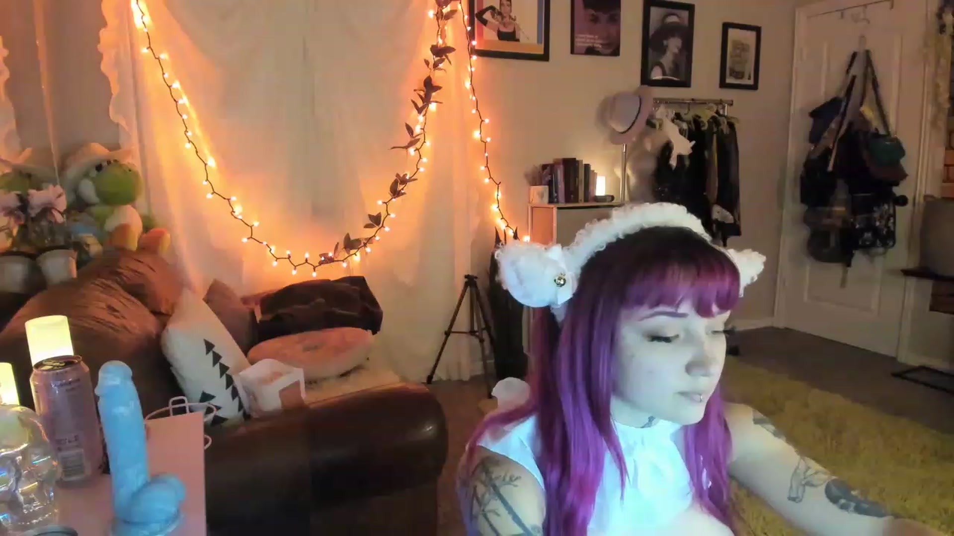 Gallery image thumbnail from AudryLikes's myfreecams stream on, 04/01/2023, 24:22 image 17 of 20